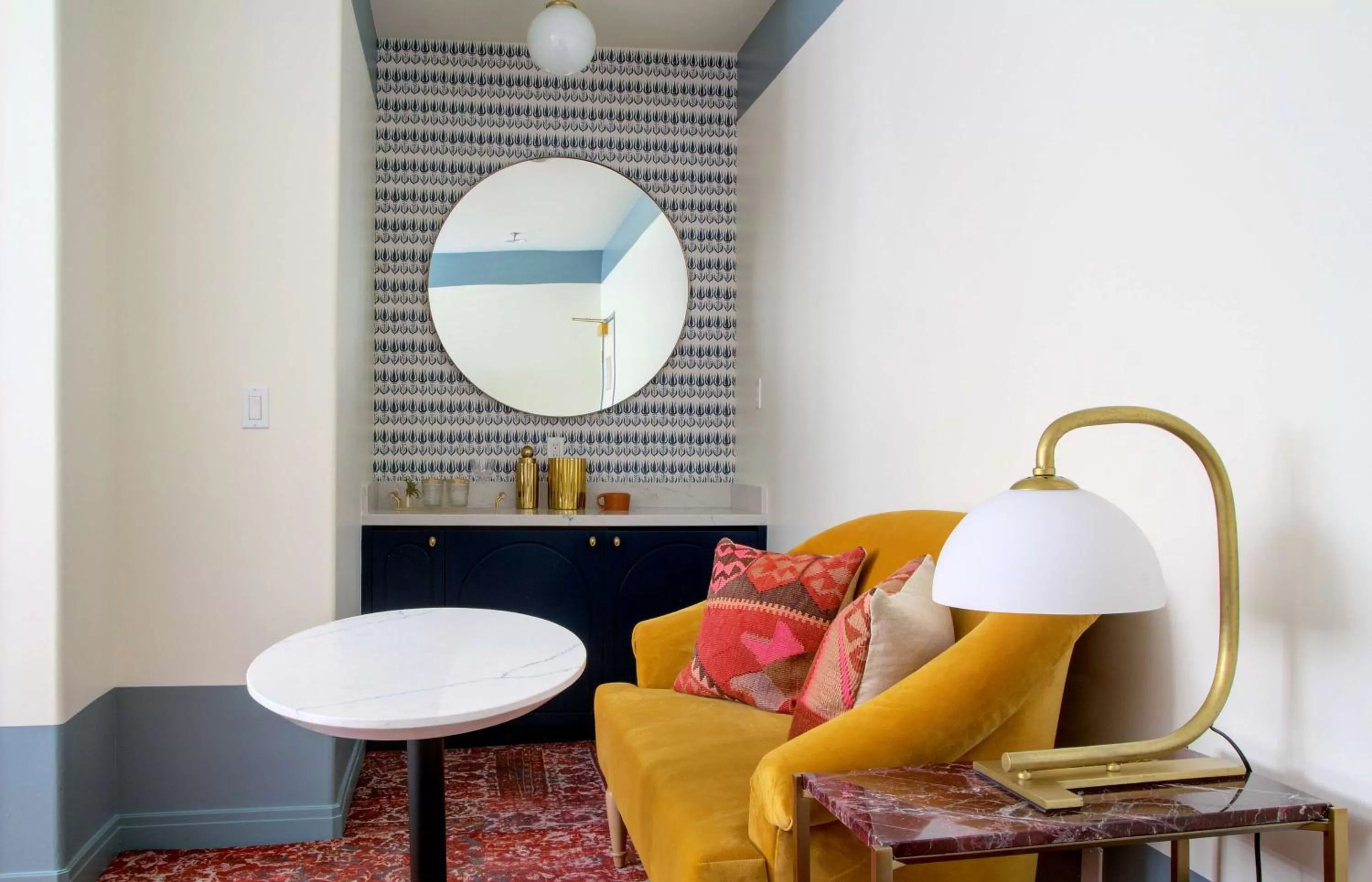 Living room in The Hollywood Franklin Hotel near Universal Studios