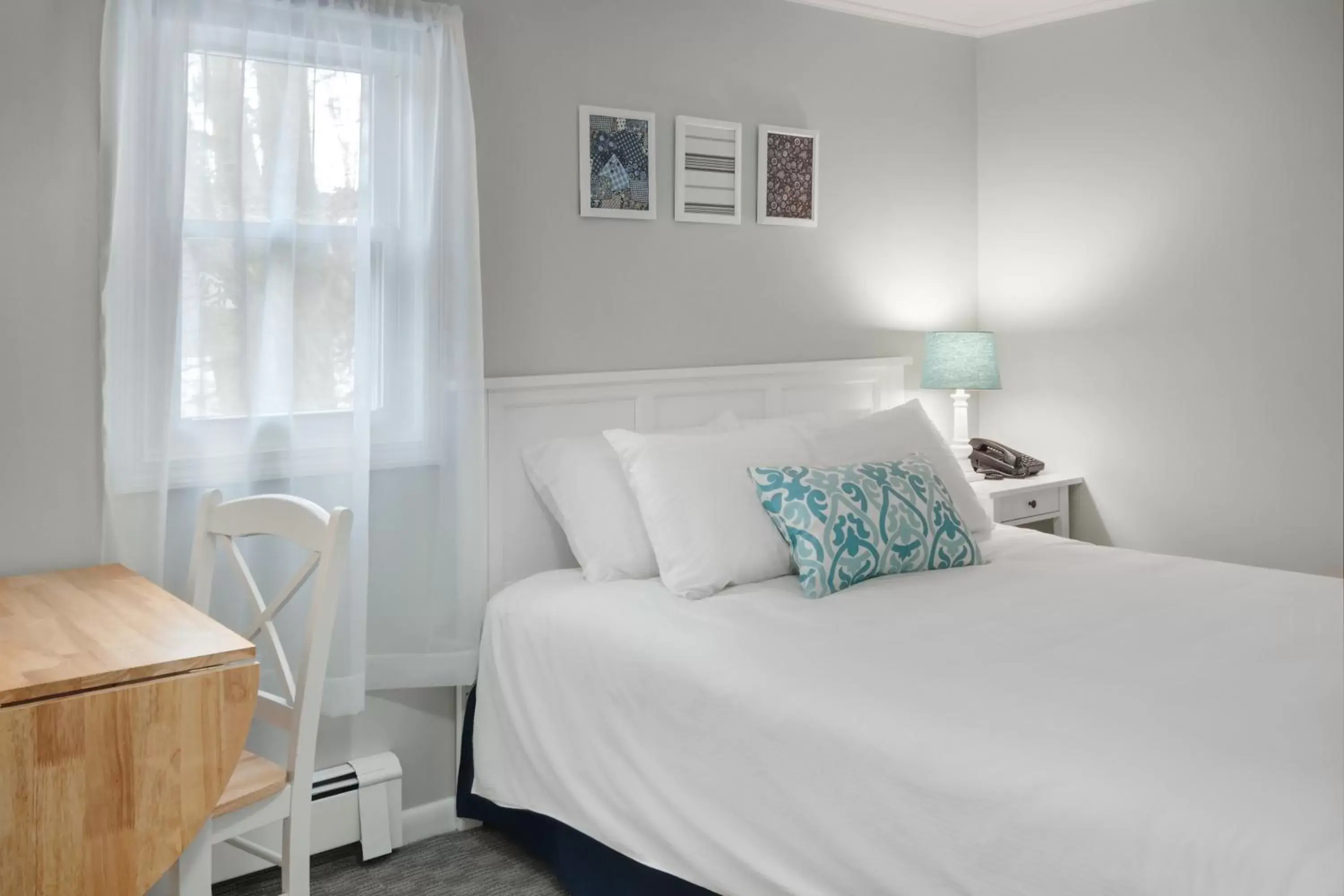Bedroom, Bed in Kittery Inn & Suites