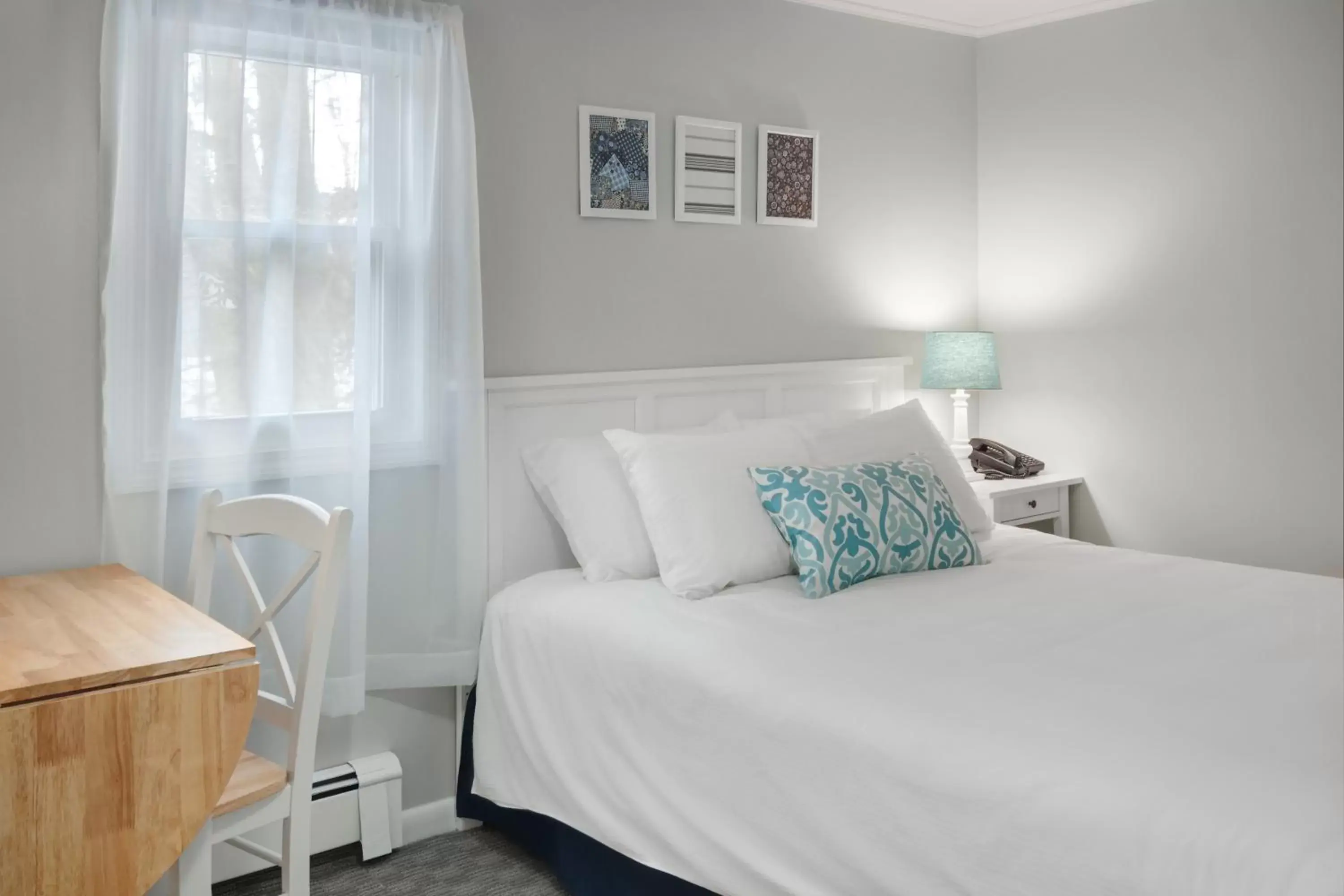 Bedroom, Bed in Kittery Inn & Suites Bedroom, Bed in Kittery Inn & Suites
