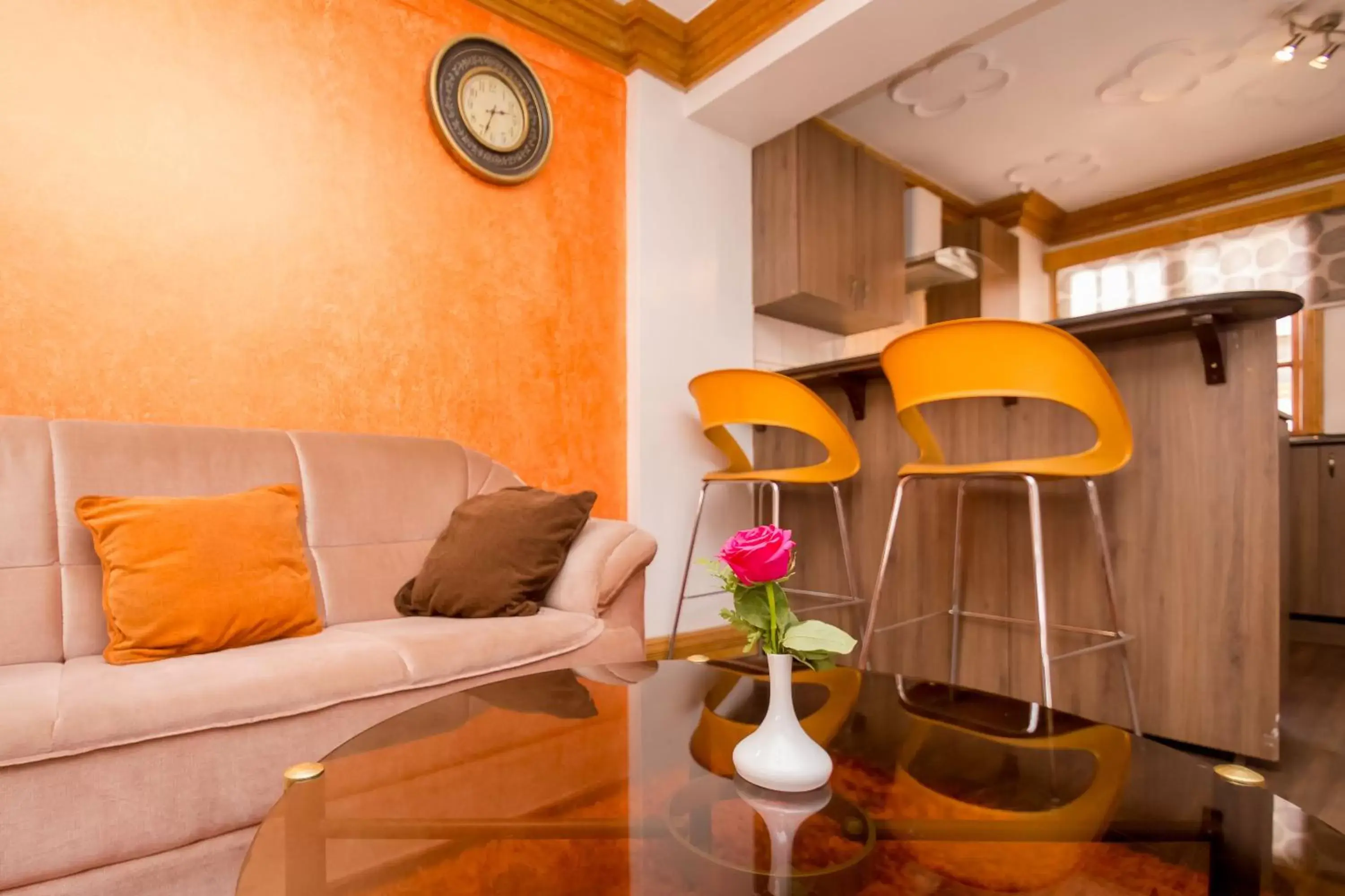 Living room, Seating Area in Marble Arch Hotel