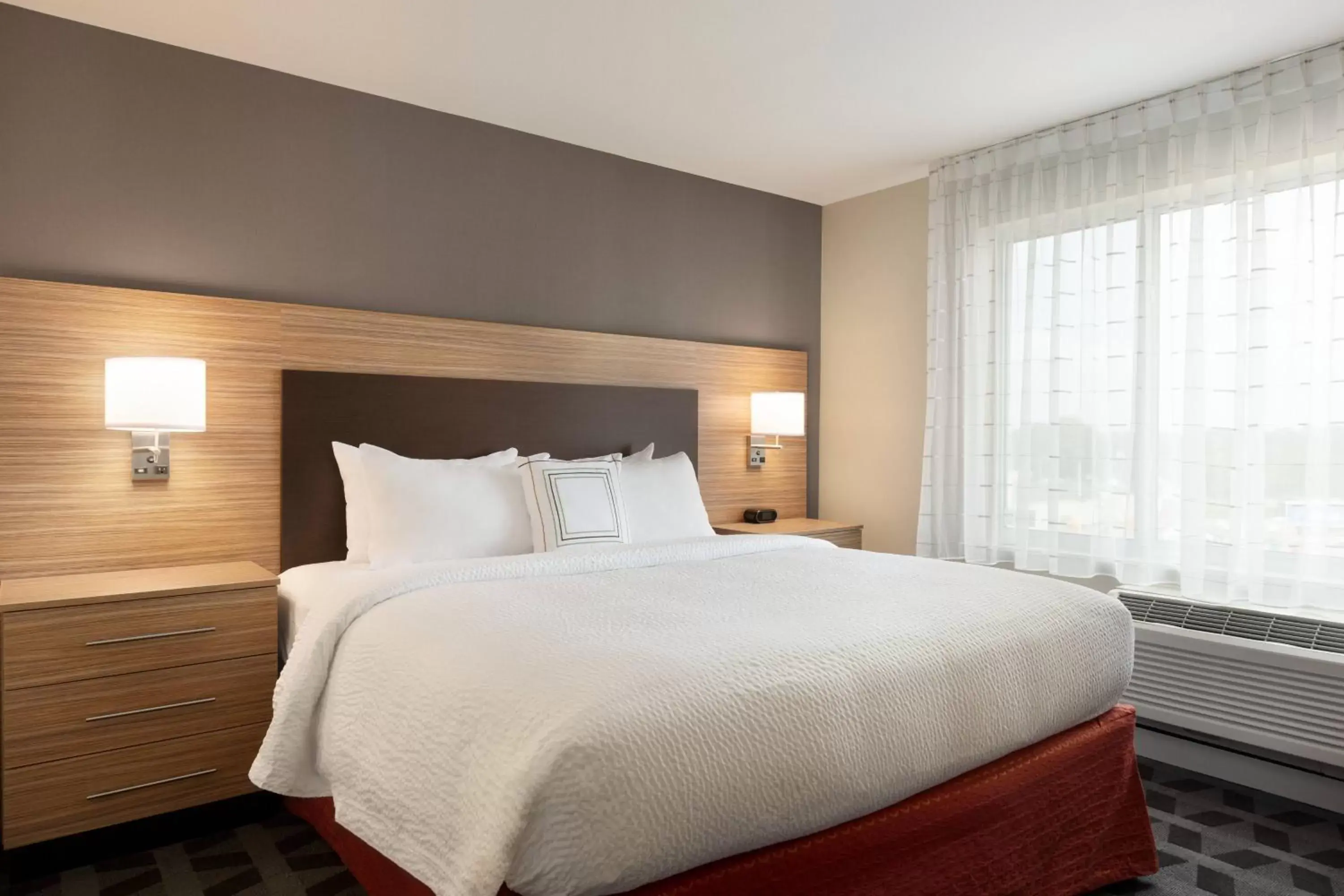 Photo of the whole room, Bed in TownePlace Suites by Marriott Cedar Rapids Marion