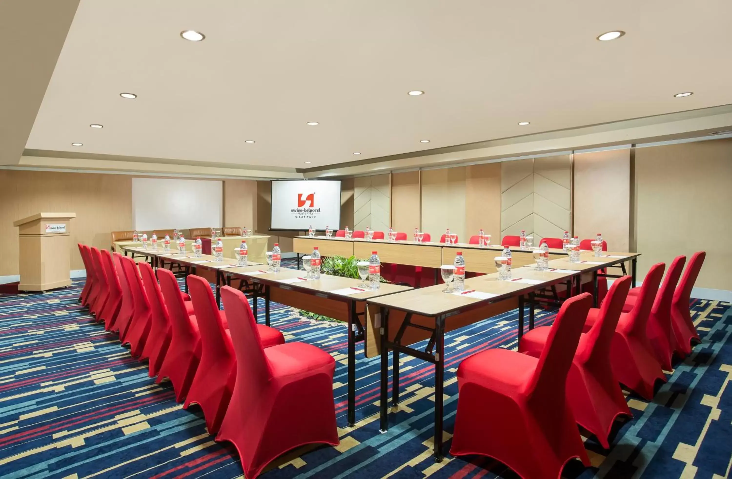 Meeting/conference room in Swiss-Belhotel Silae Palu