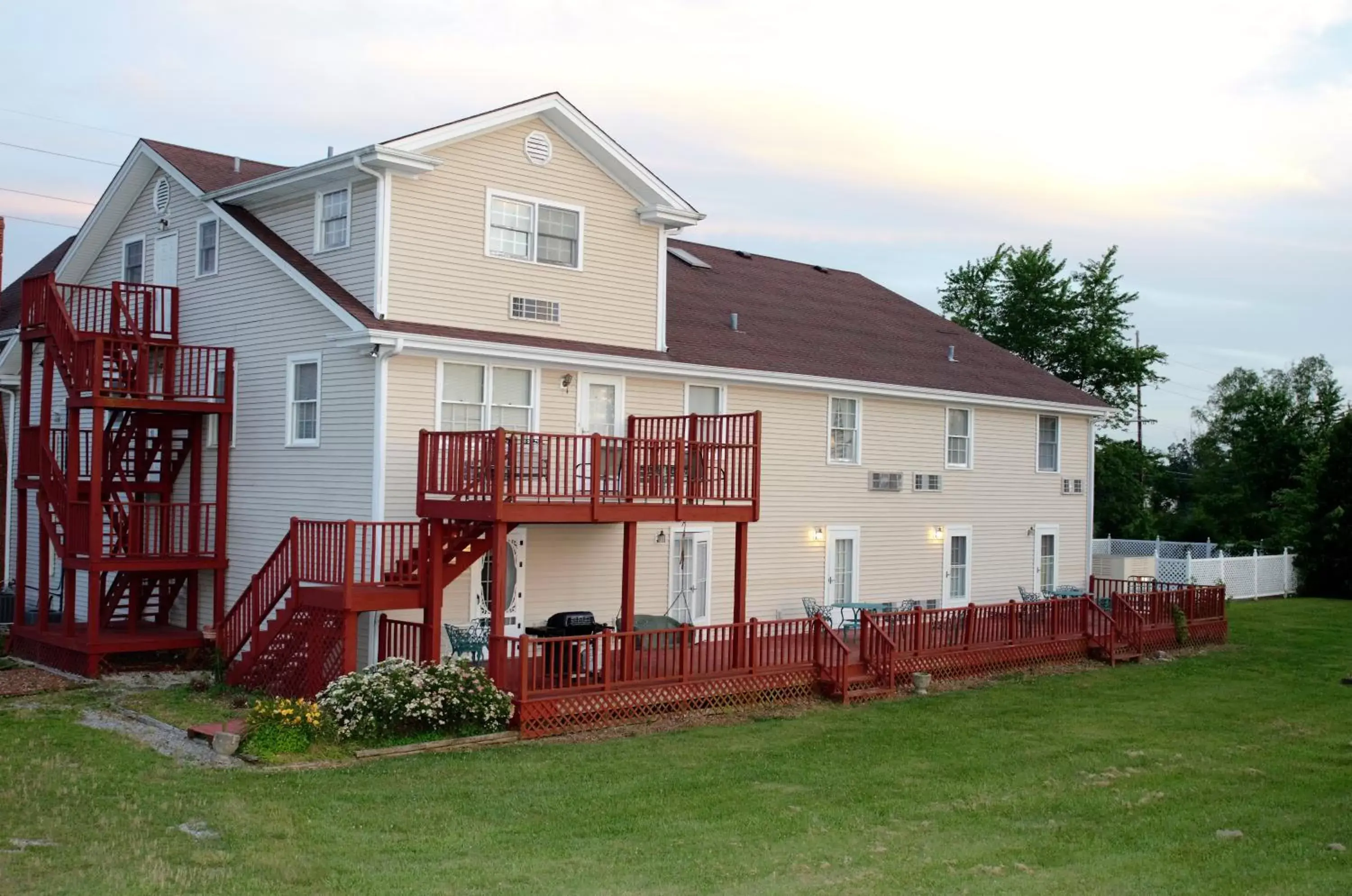 Property Building in Four Seasons Country Inn