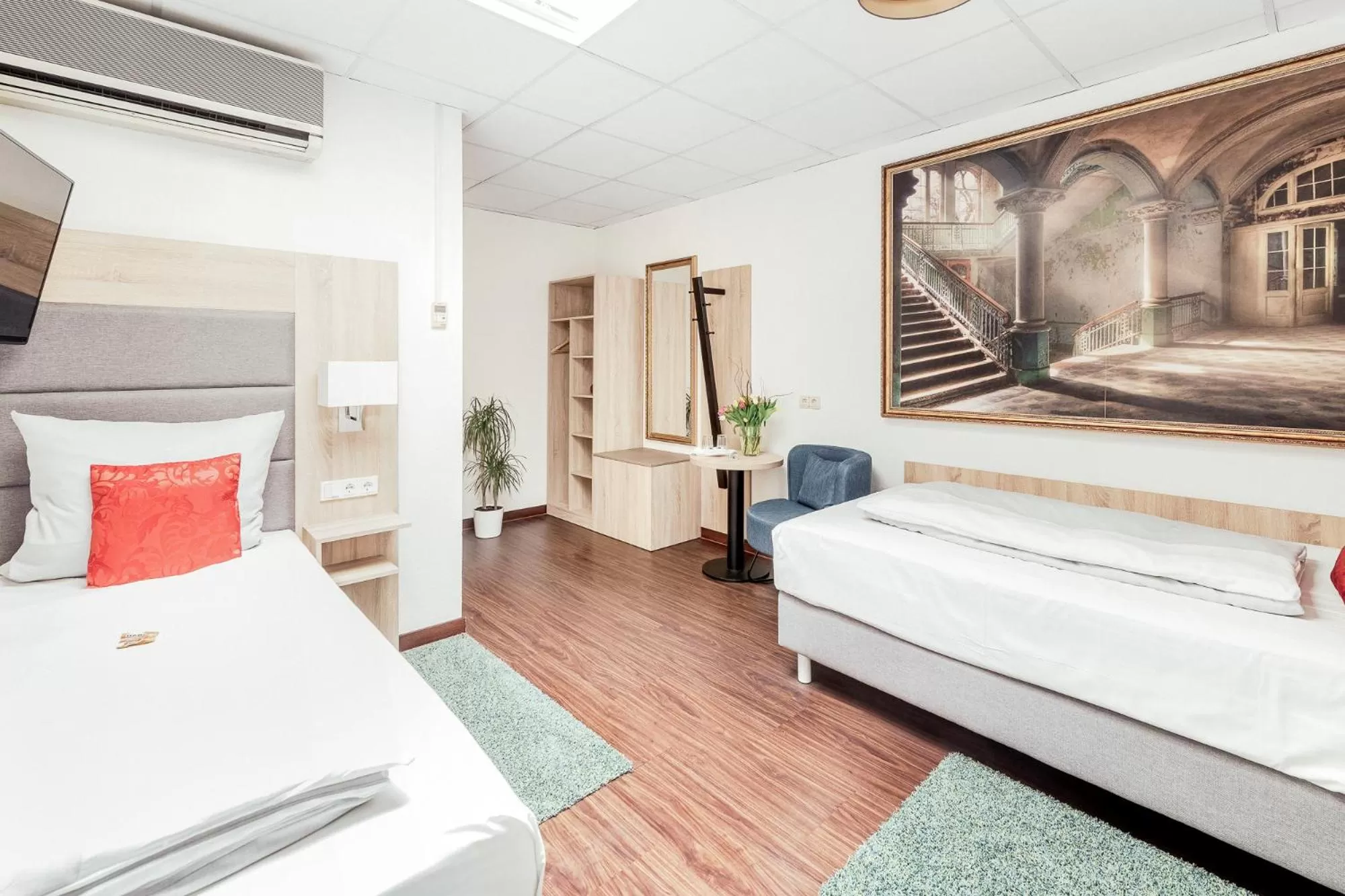 Photo of the whole room, Bed in Pallas Hotel