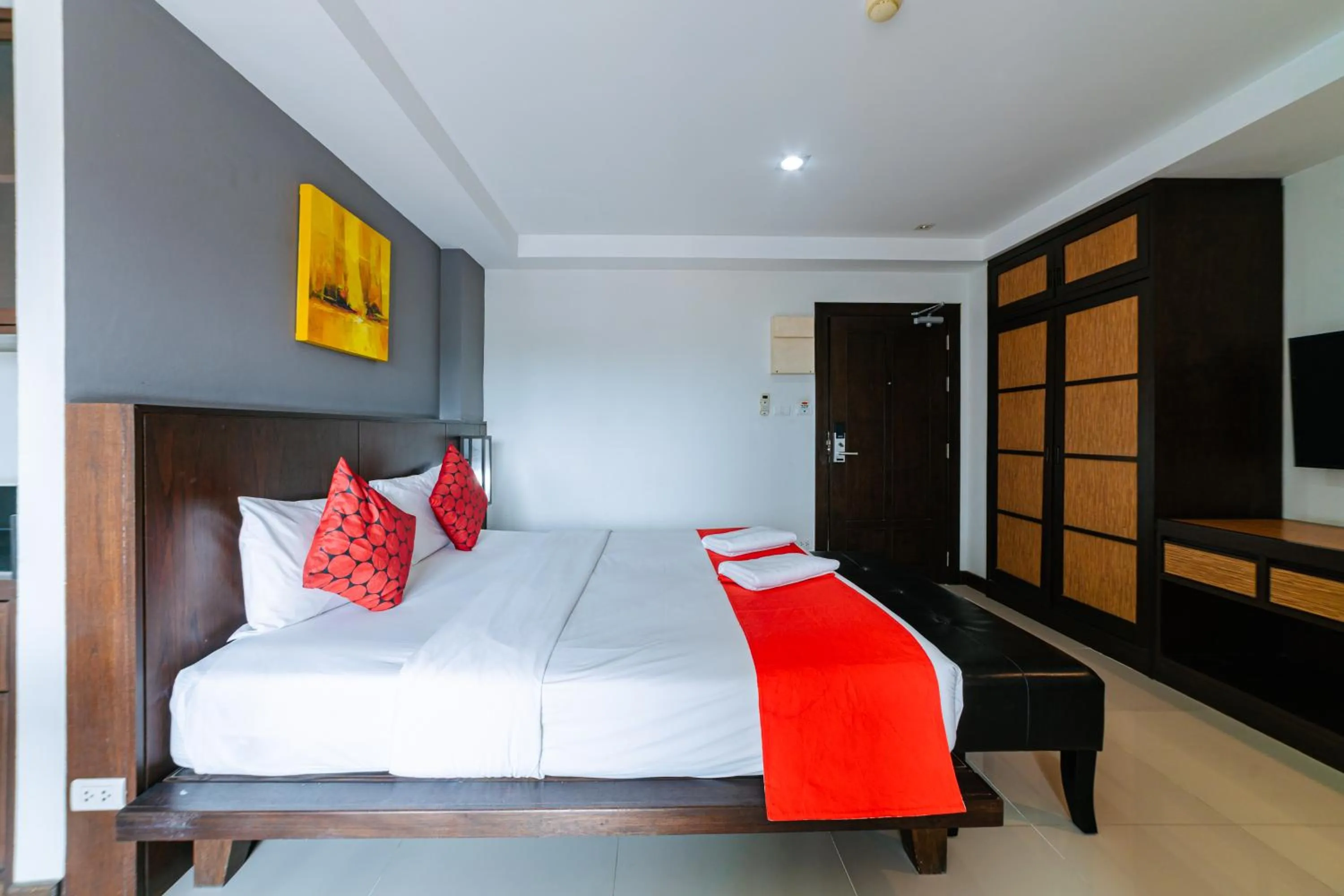 Guests, Bed in Ratana Hotel Sakdidet, PHUKET TOWN