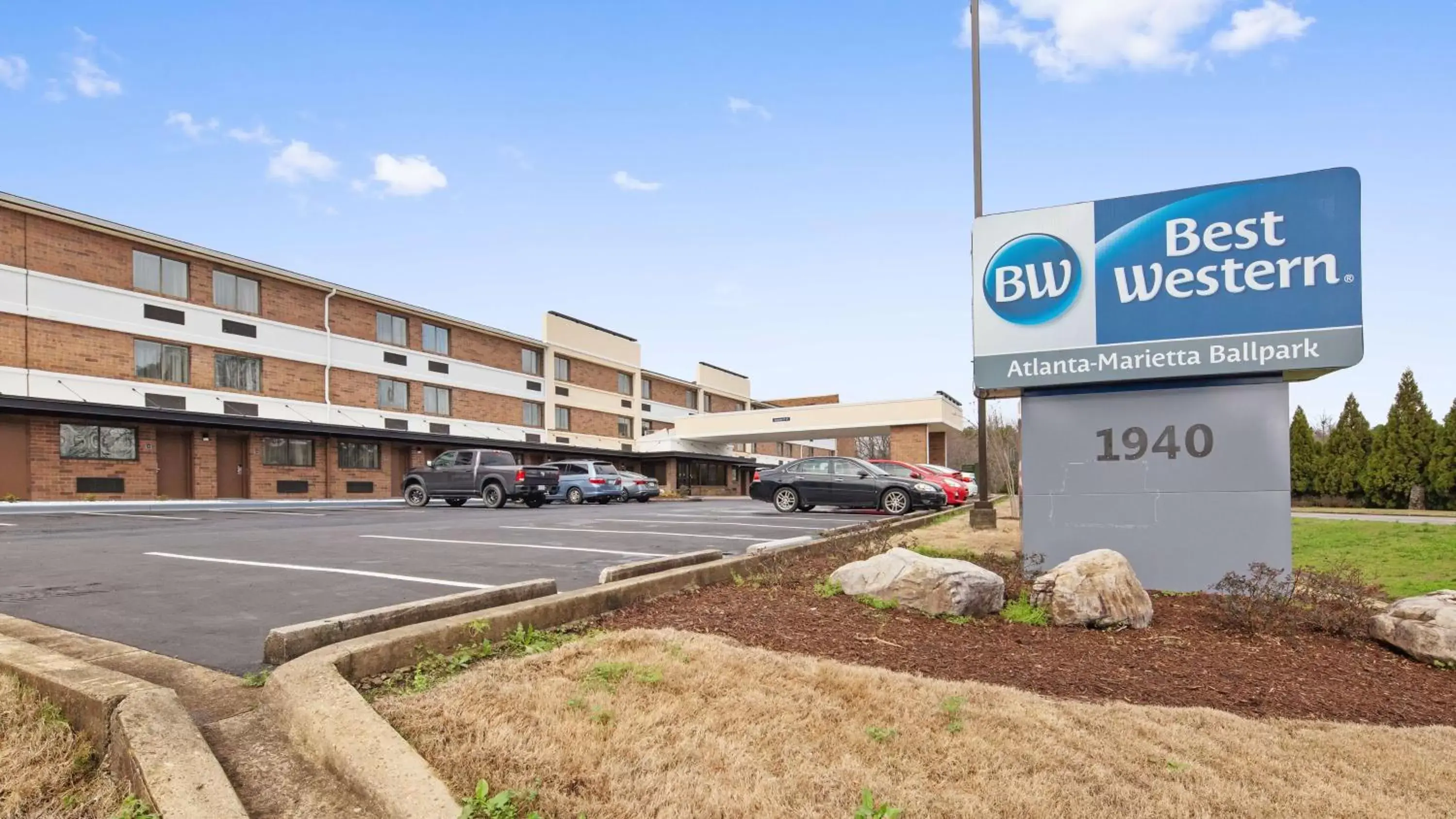 Property Building in Best Western Atlanta-Marietta Ballpark Hotel