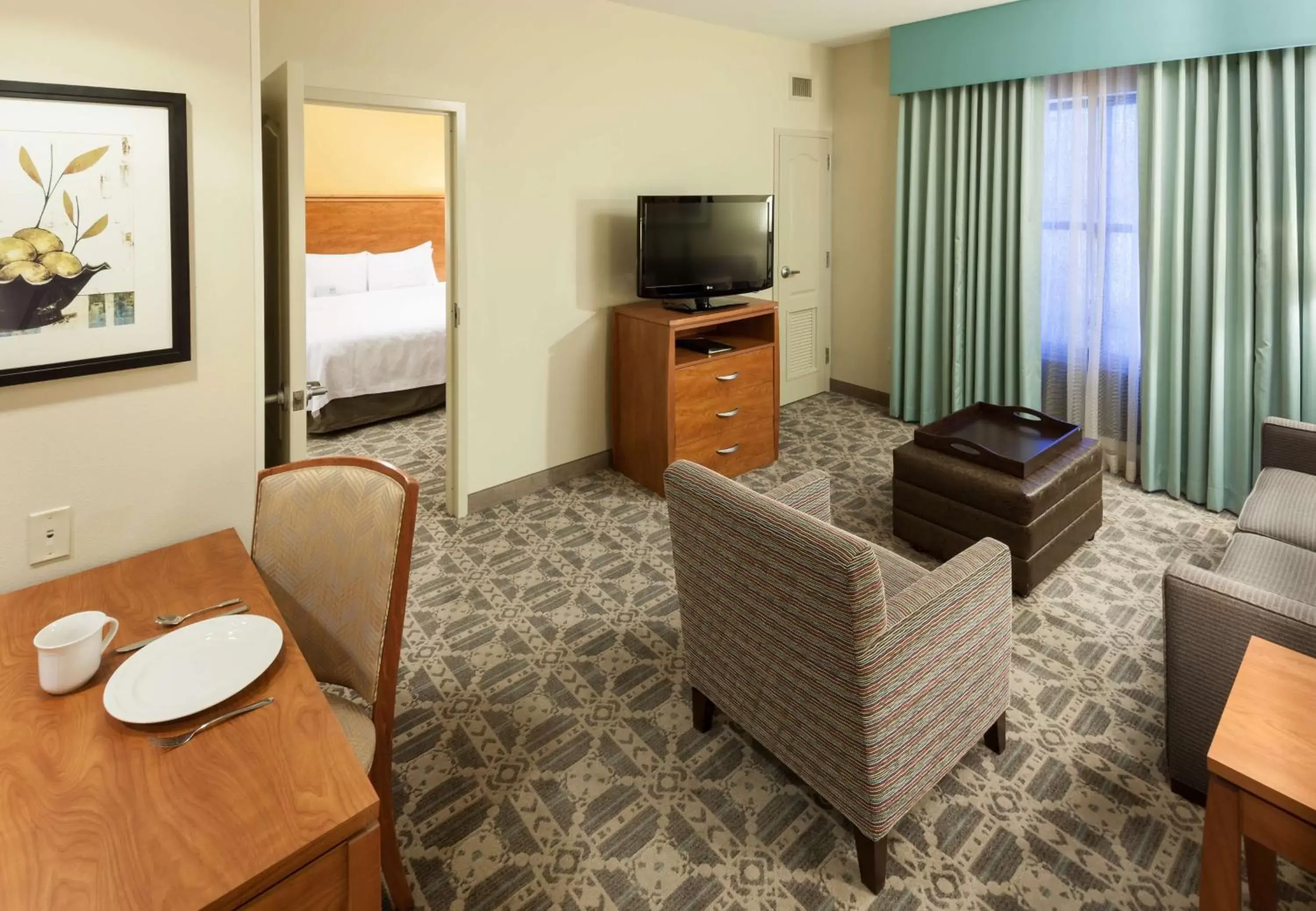 Living room, TV/Entertainment Center in Homewood Suites by Hilton Irving-DFW Airport