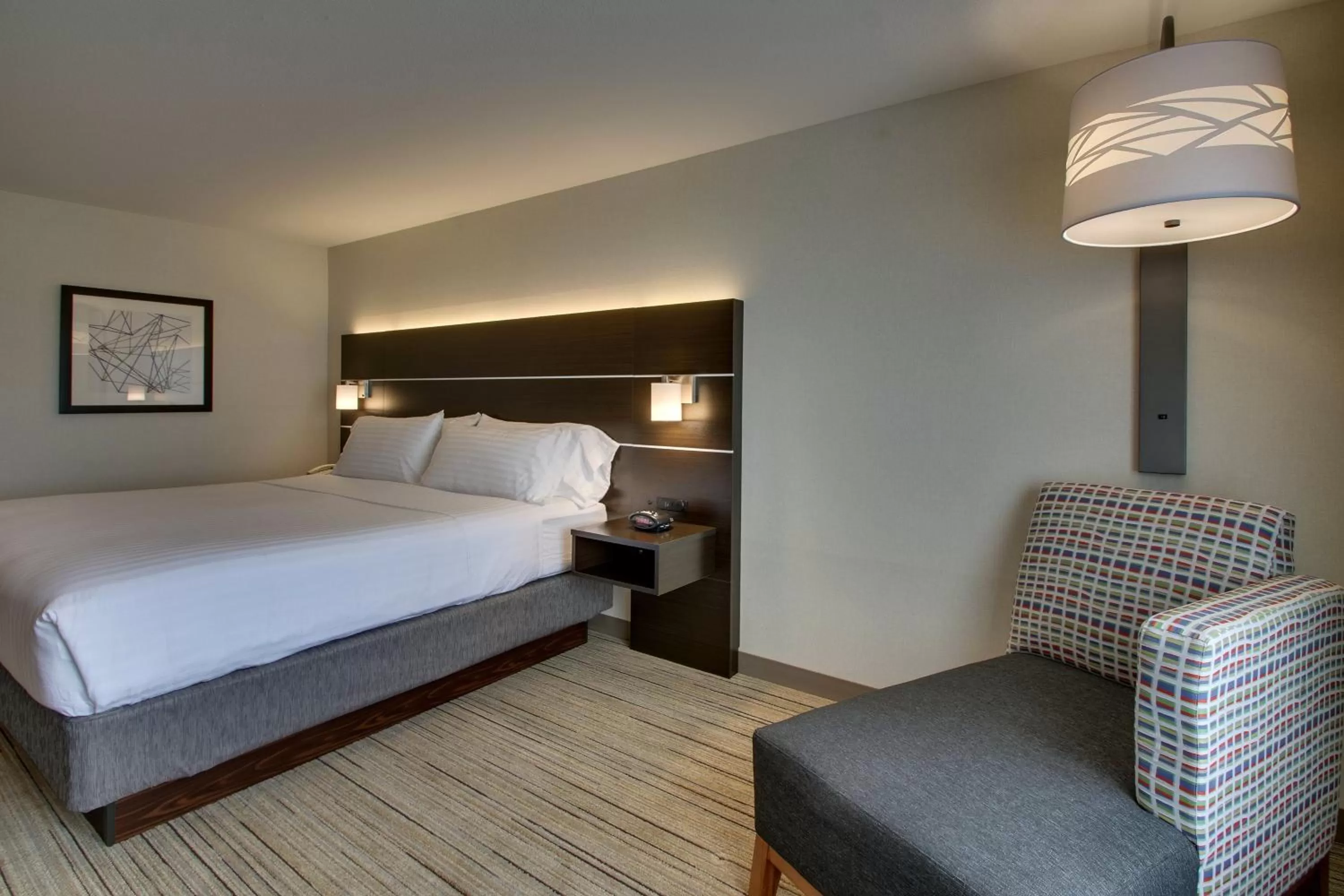 Photo of the whole room, Bed in Holiday Inn Express Hotel & Suites Morris by IHG