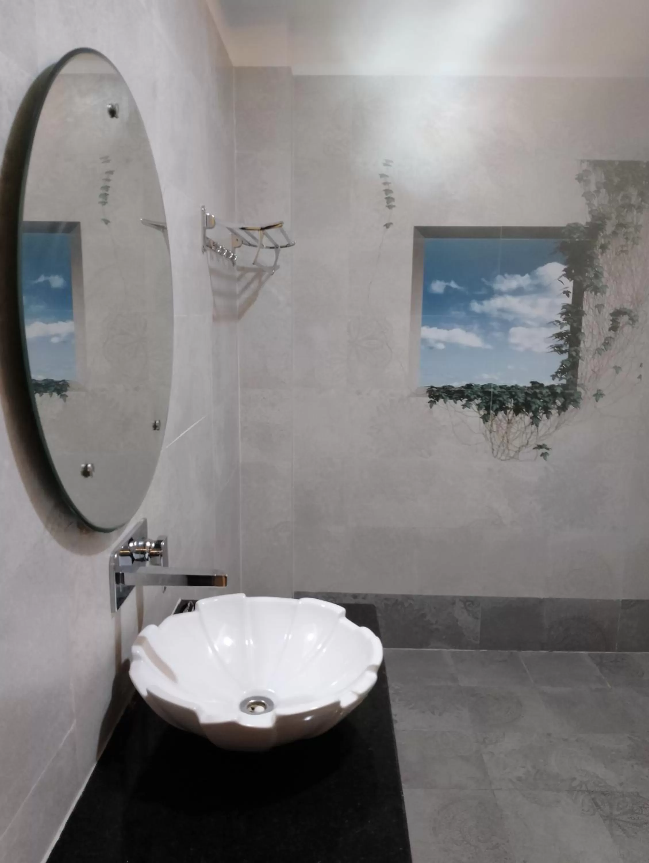 Bathroom in Hotel Golden Bliss