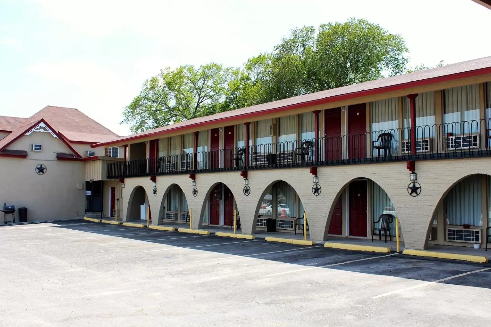 Property Building in Executive Inn Goliad