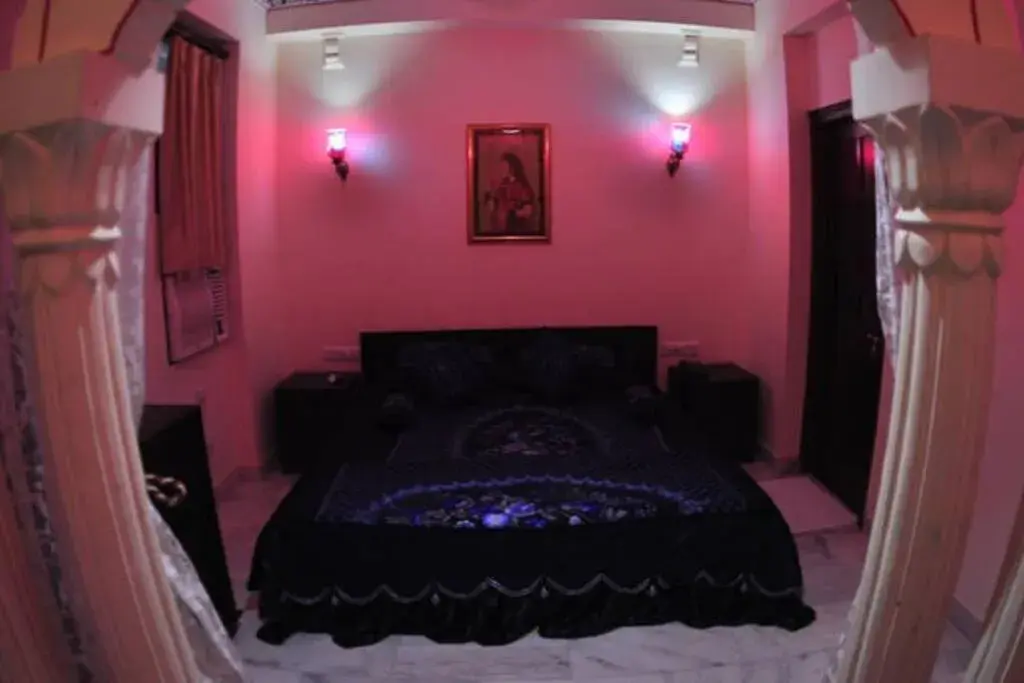 Photo of the whole room, Bed in Rani Mahal Hotel