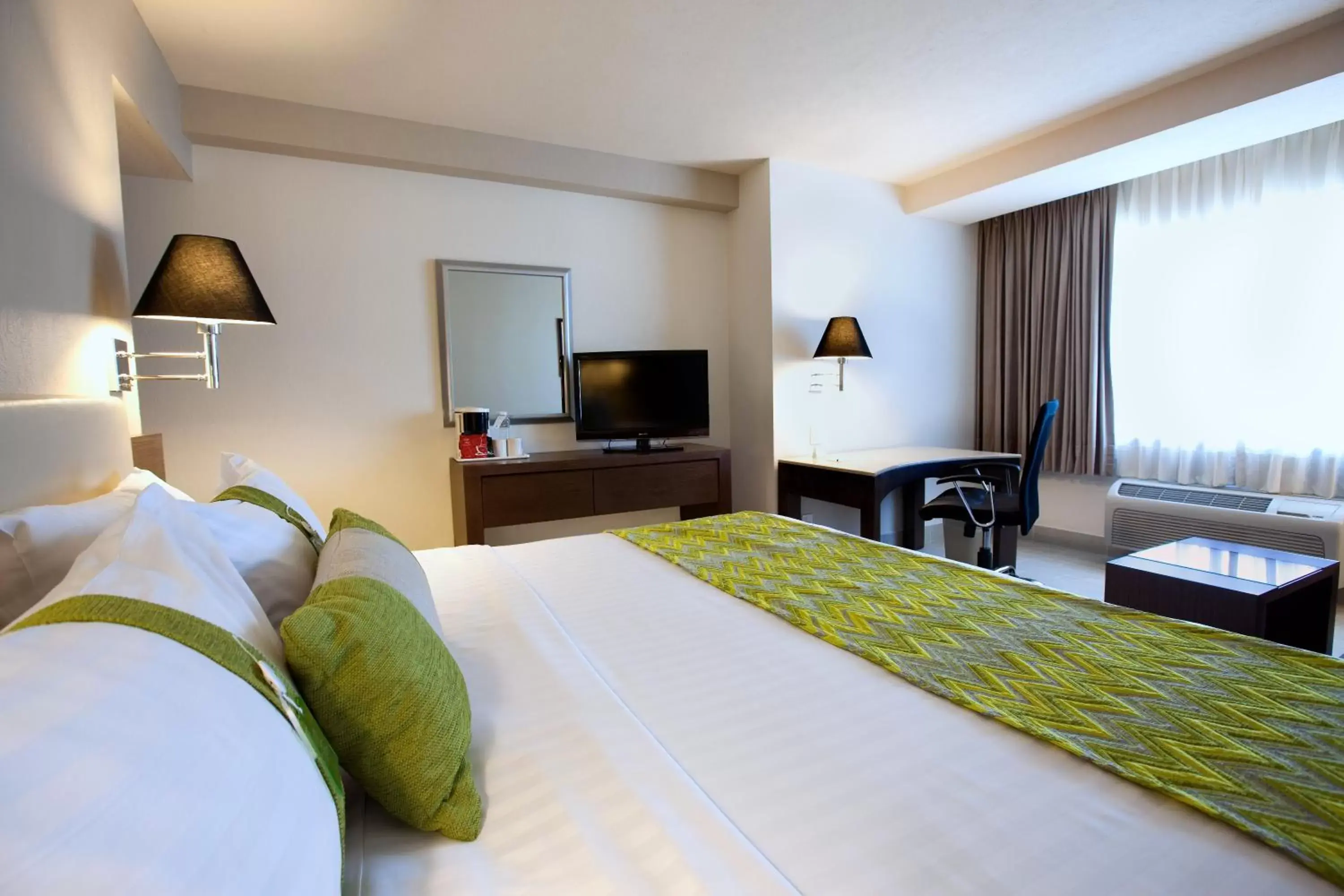 Photo of the whole room, Bed in Holiday Inn Puebla La Noria, an IHG Hotel