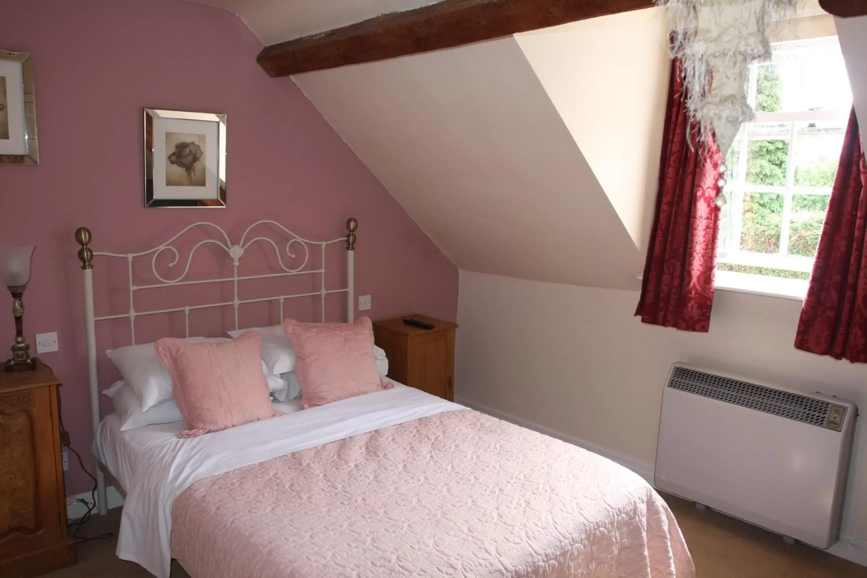 Bedroom, Bed in Wrangham House