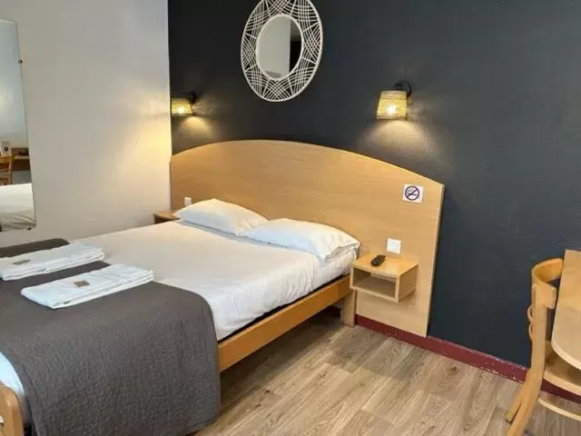 Bedroom, Bed in Hôtel de Lyon