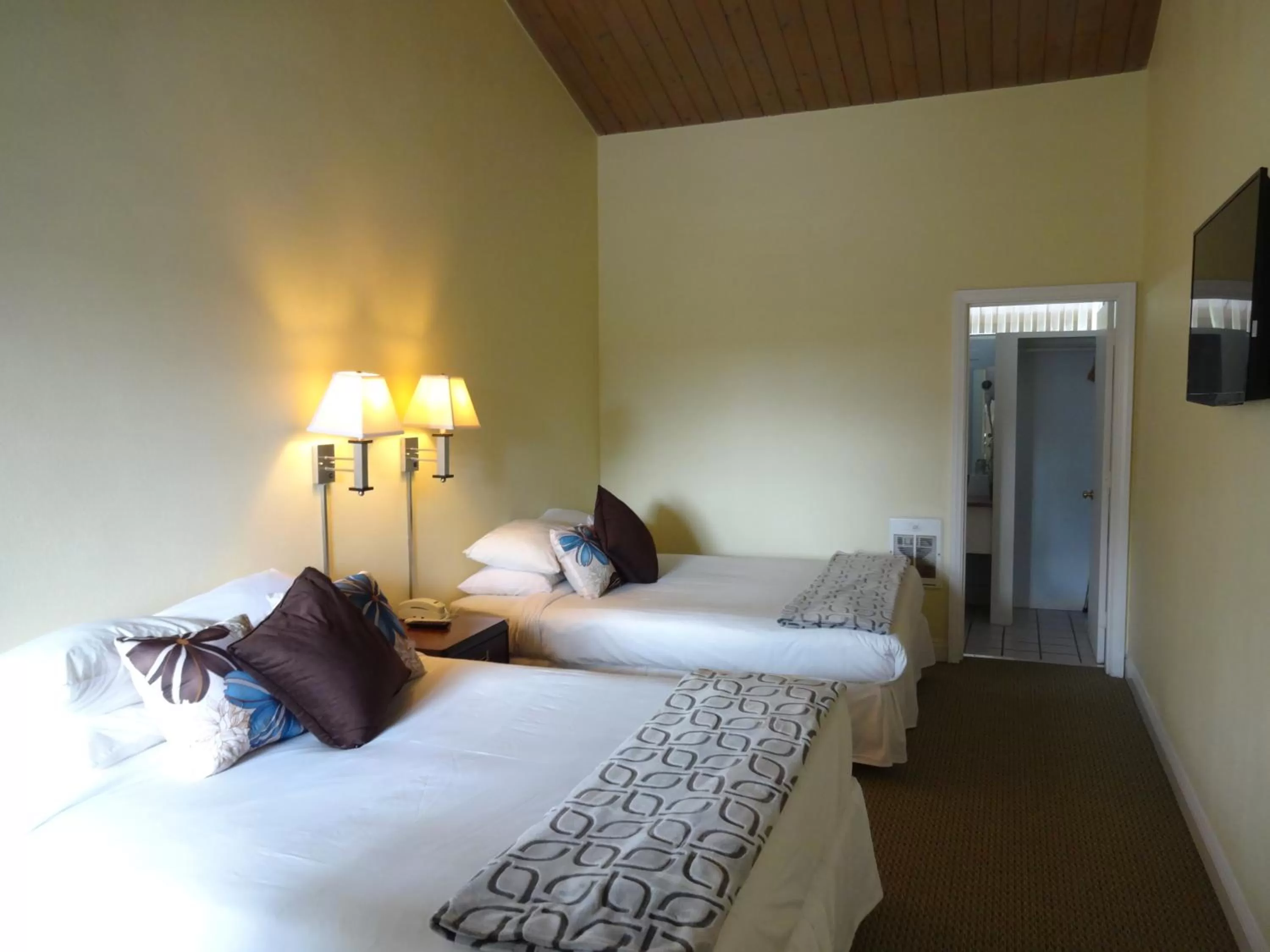 Bedroom, Bed in The Presidio