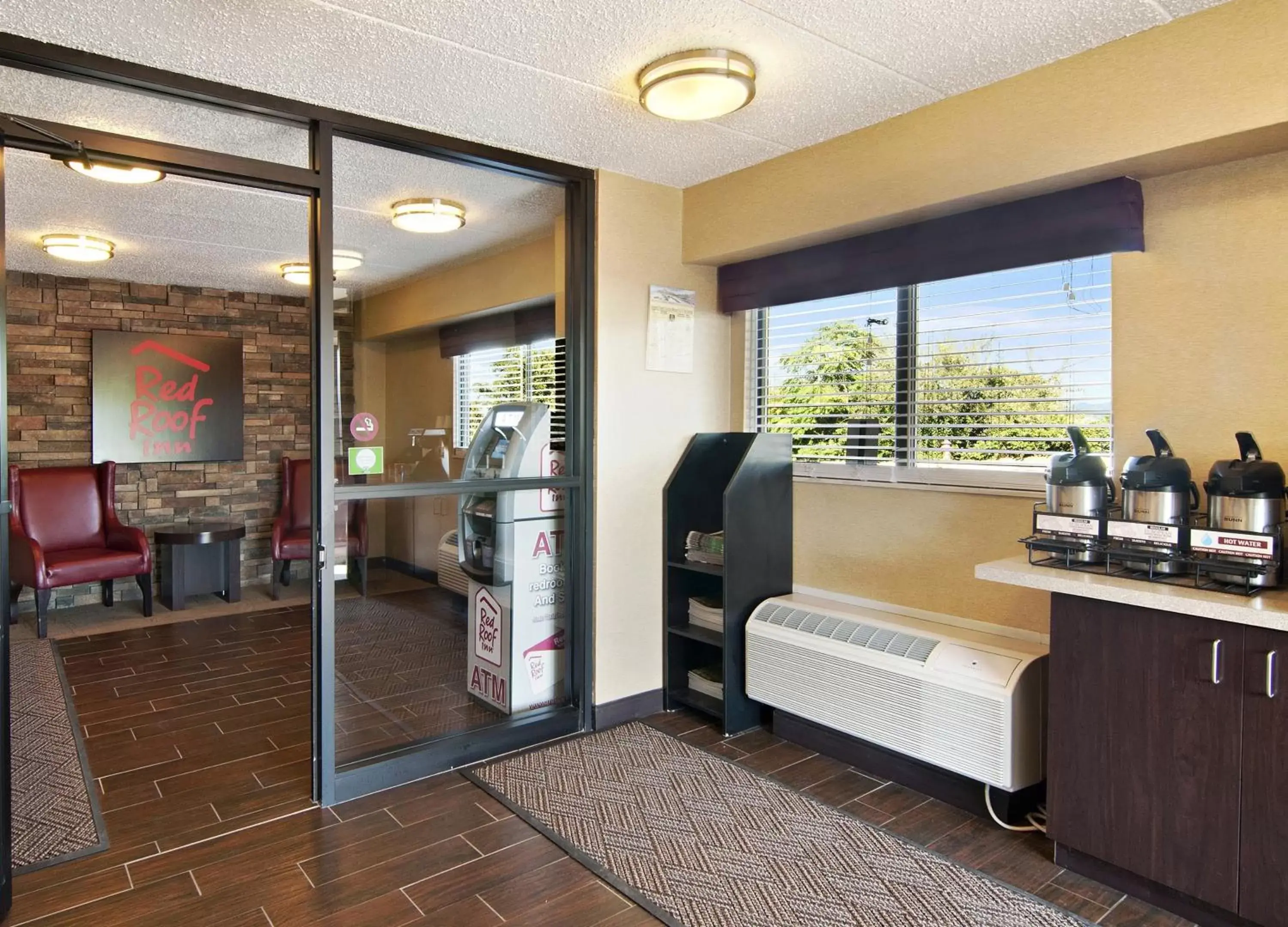 Lobby or reception, Business Area/Conference Room in Red Roof Inn Fairmont