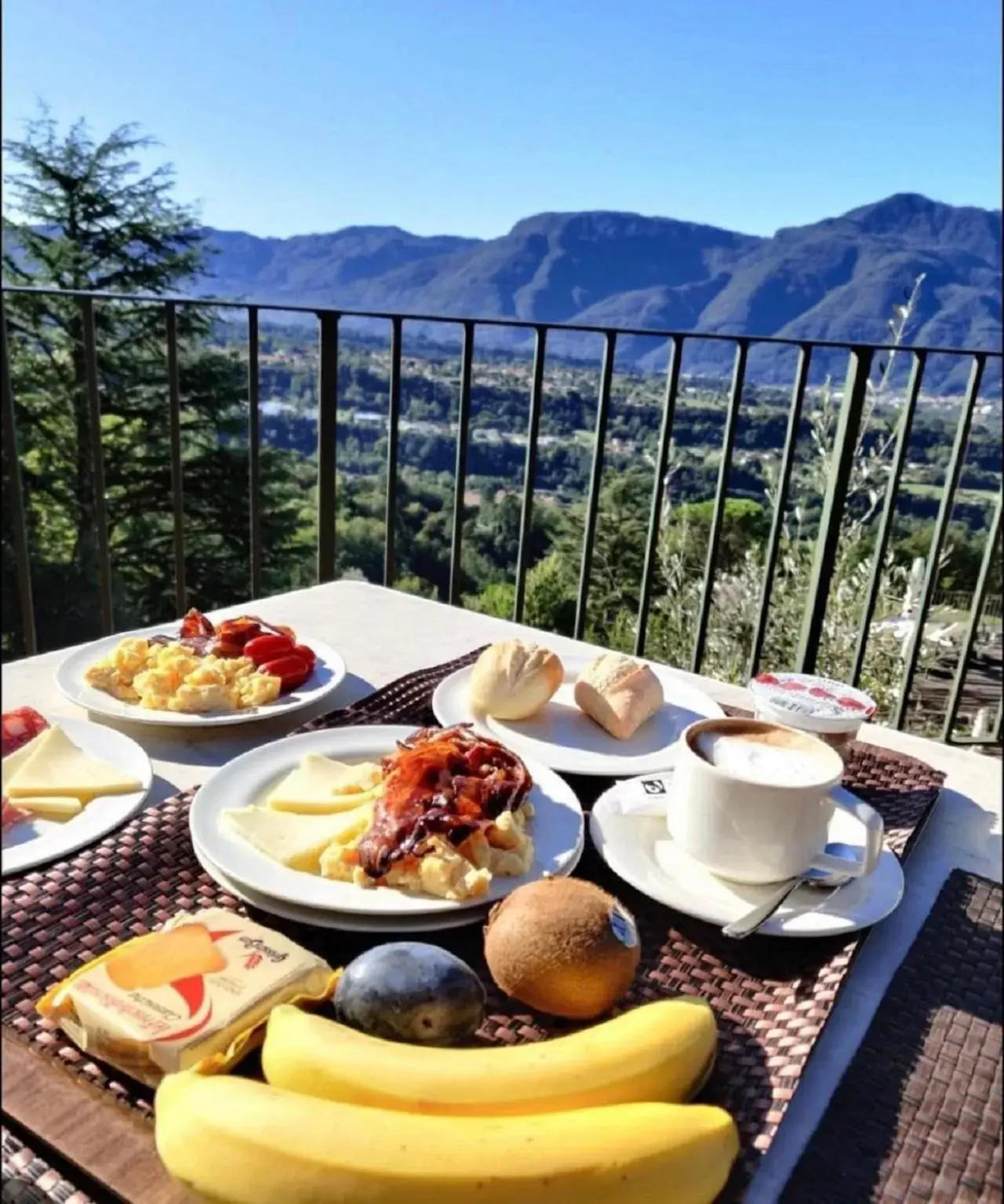 Breakfast in Renaissance Tuscany Il Ciocco Resort & Spa