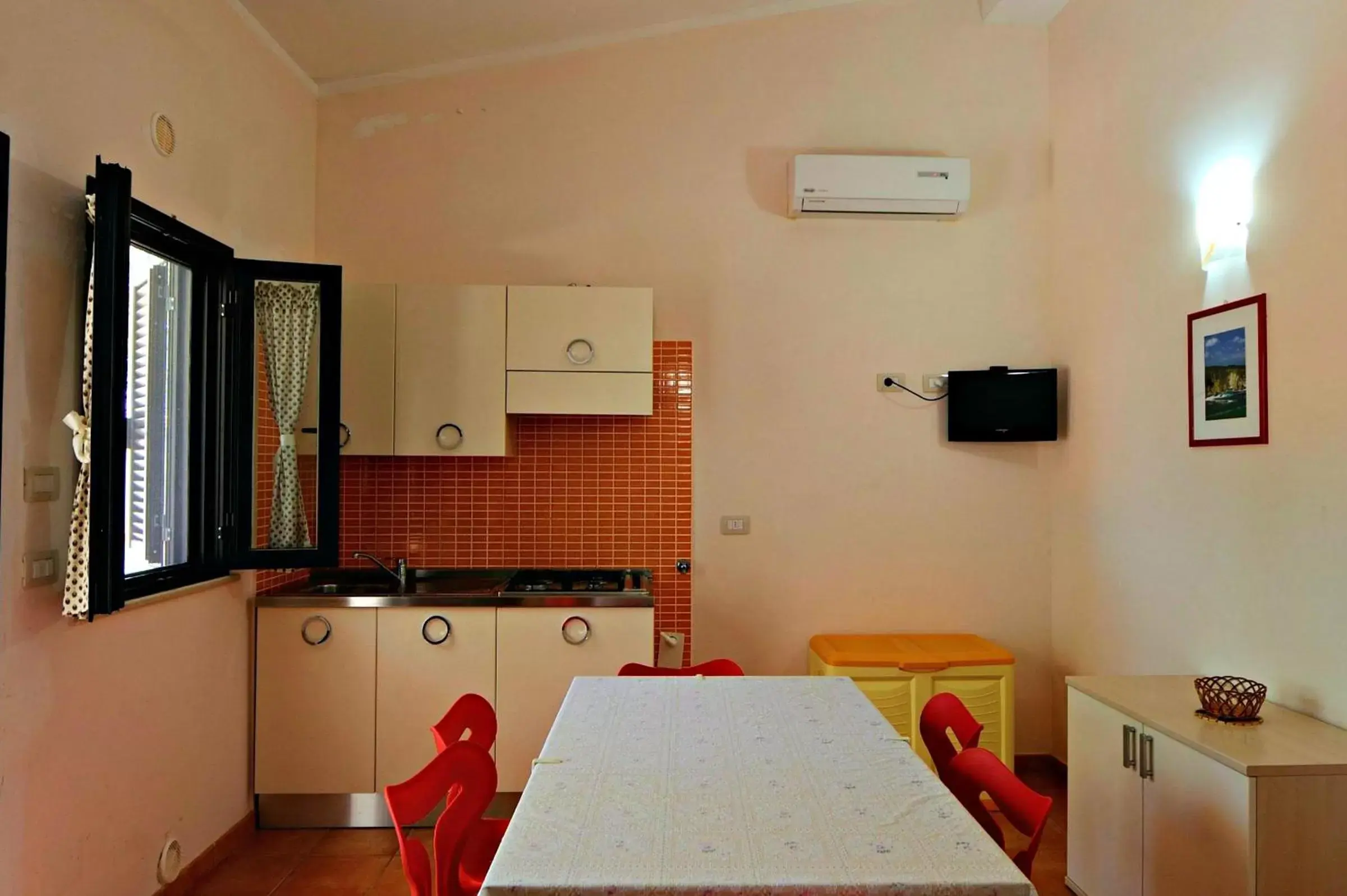 Kitchen or kitchenette, Kitchen/Kitchenette in Zagare Residence