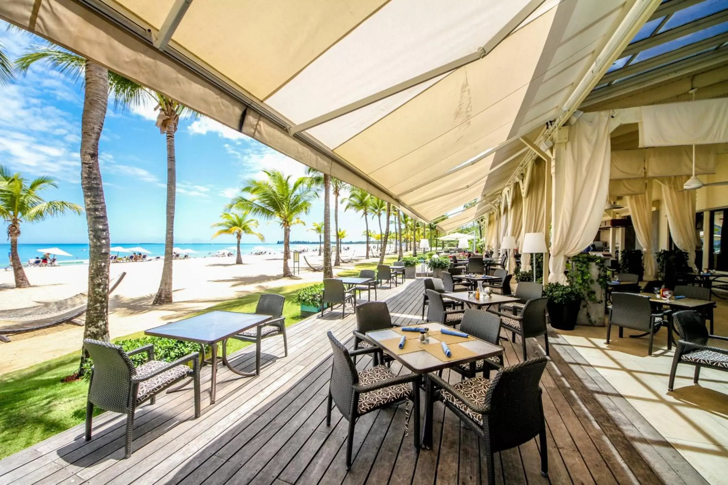 Restaurant/Places to Eat in Courtyard by Marriott Isla Verde Beach Resort