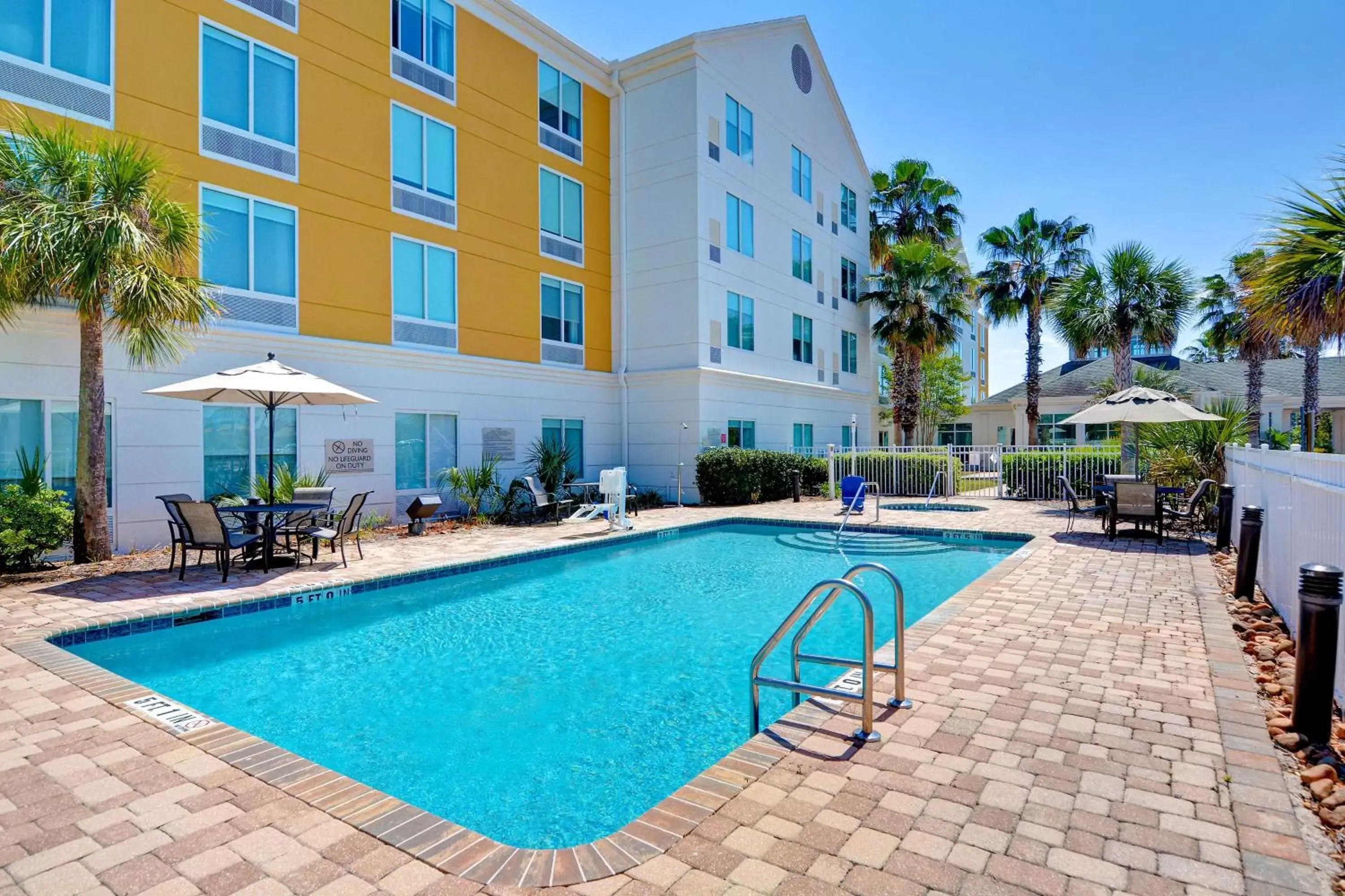 Pool view, Property Building in Hilton Garden Inn Jacksonville Orange Park