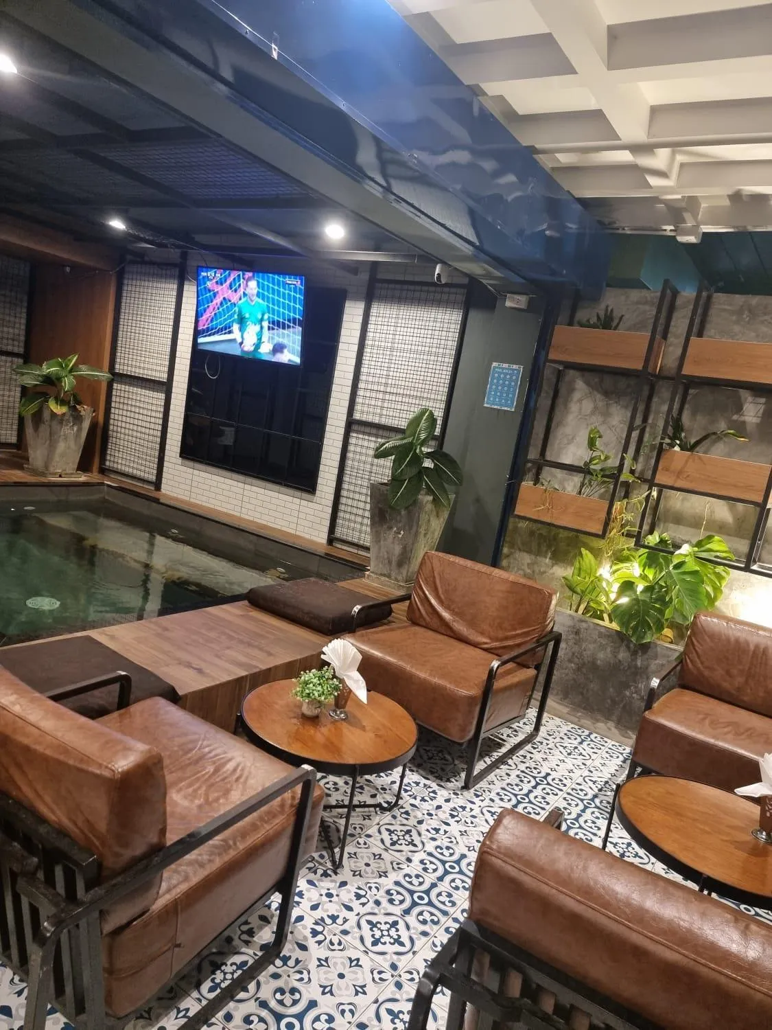 Communal lounge/ TV room in BH Baan Paradise Hotel Patong