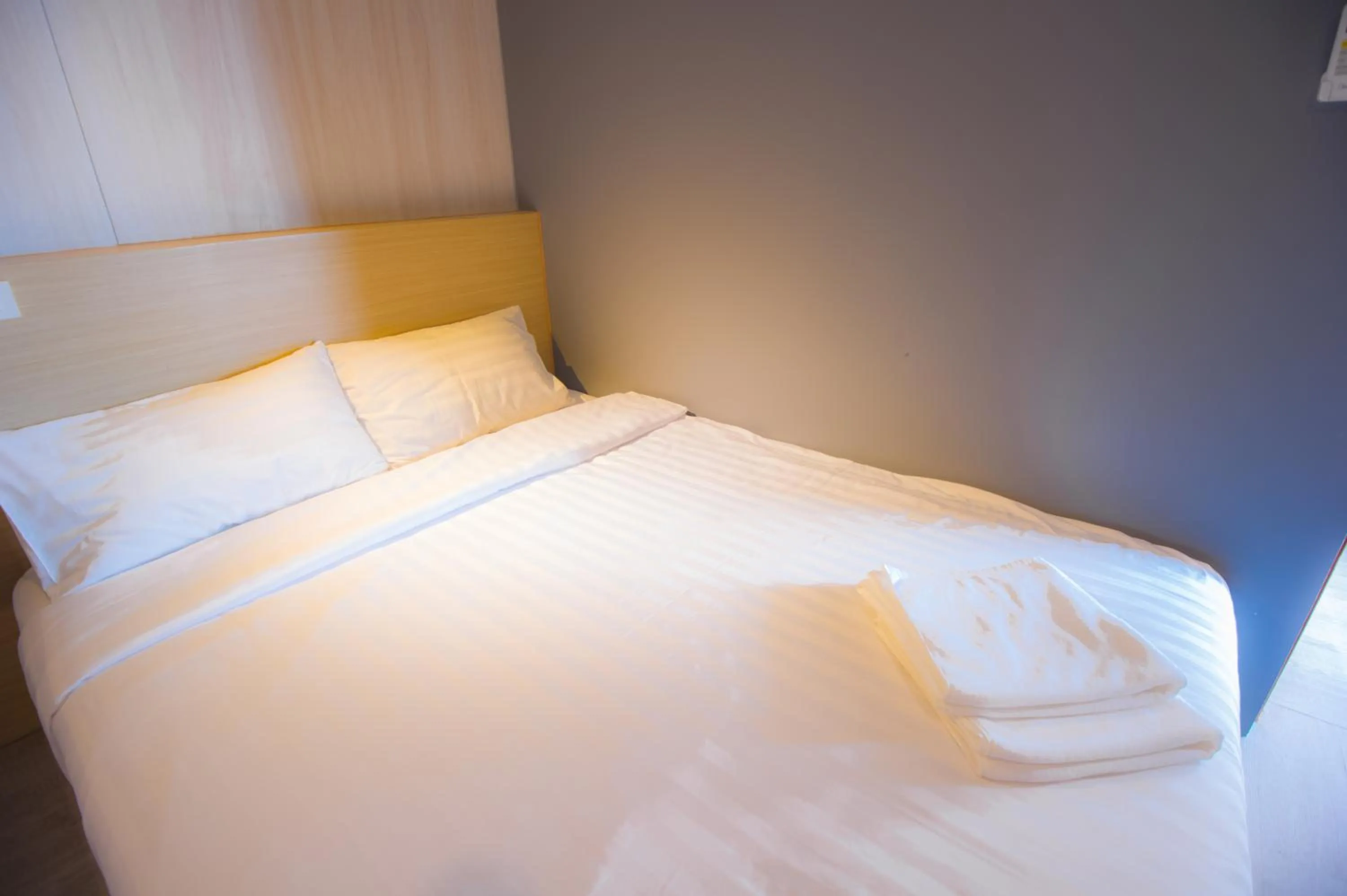 Bedroom, Bed in Glur Central Pratunam