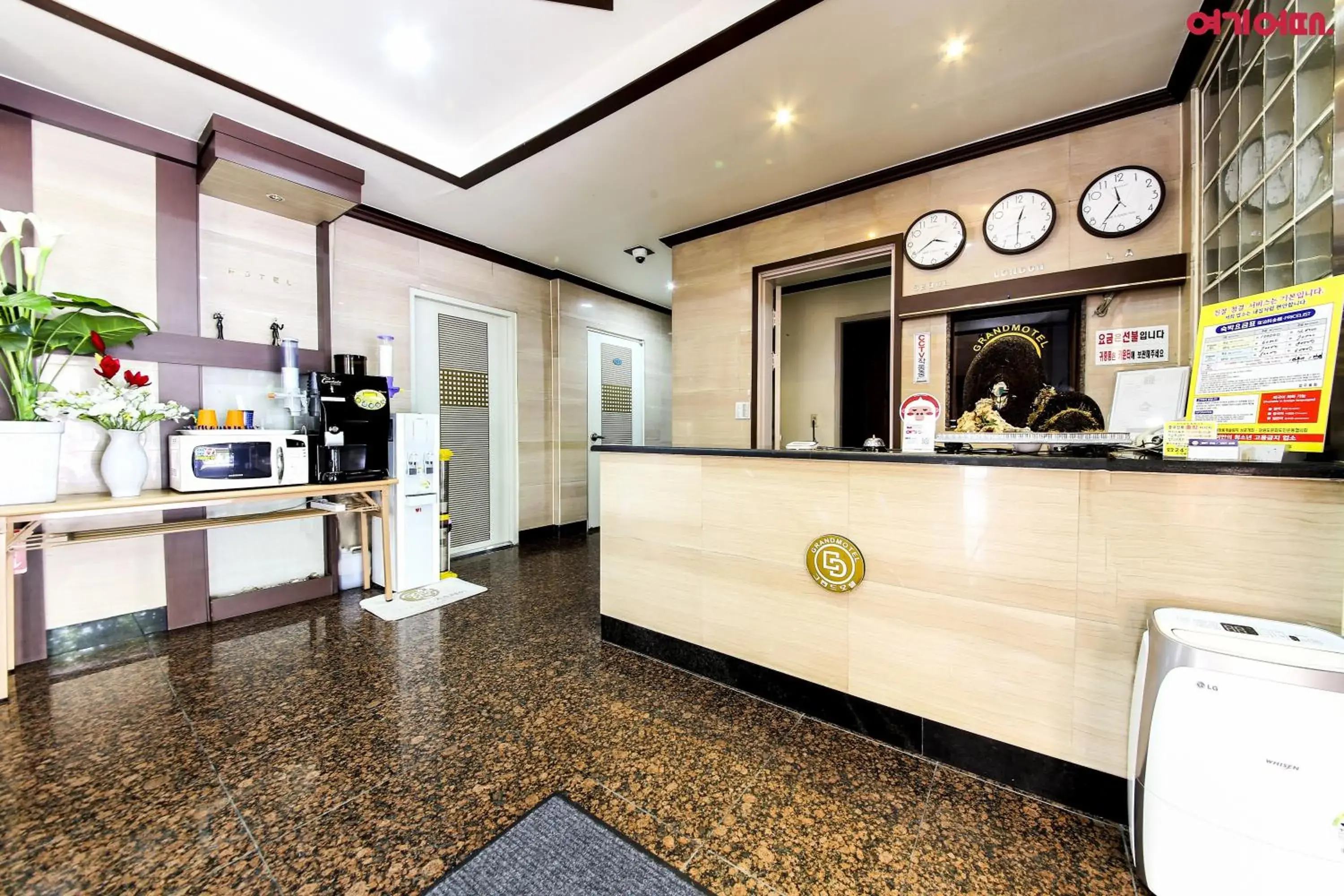 Lobby or reception in Goodstay Grand Motel Chuncheon Lobby or reception in Goodstay Grand Motel Chuncheon