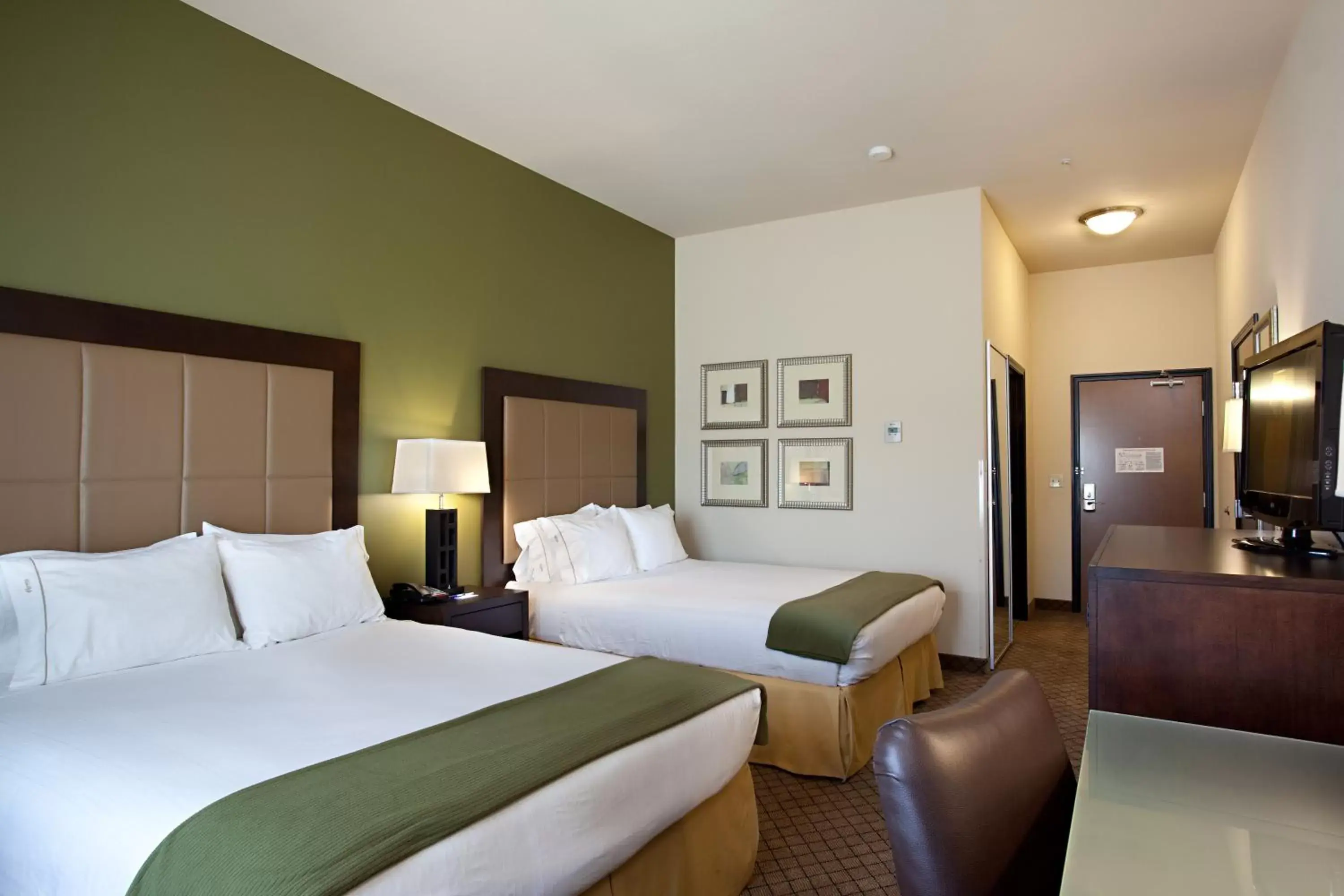Photo of the whole room in Holiday Inn Express Hotel & Suites Silt - Rifle, an IHG Hotel