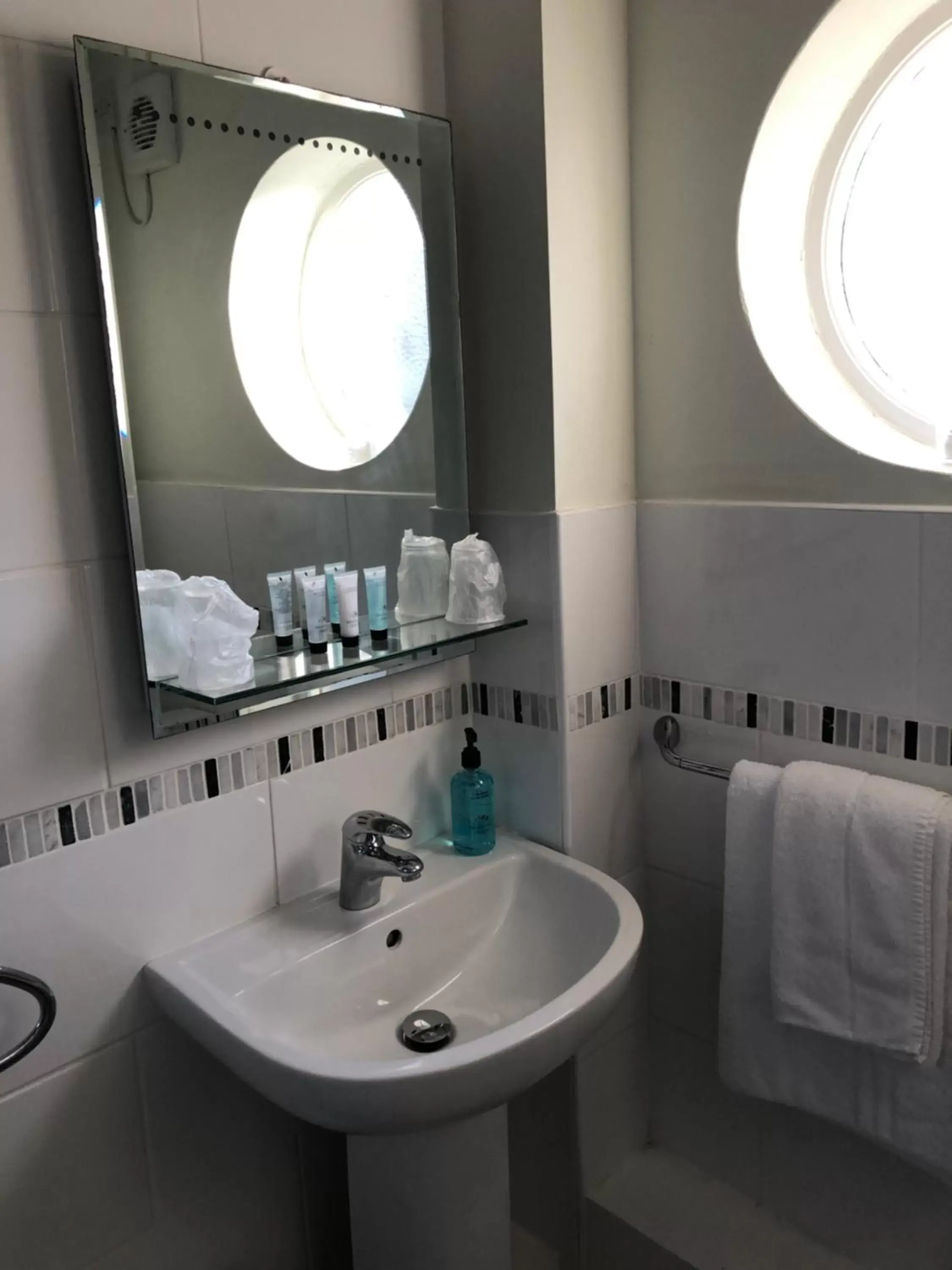 Single Room with Shower in Websters Bed & Breakfast Single Room with Shower in Websters Bed & Breakfast