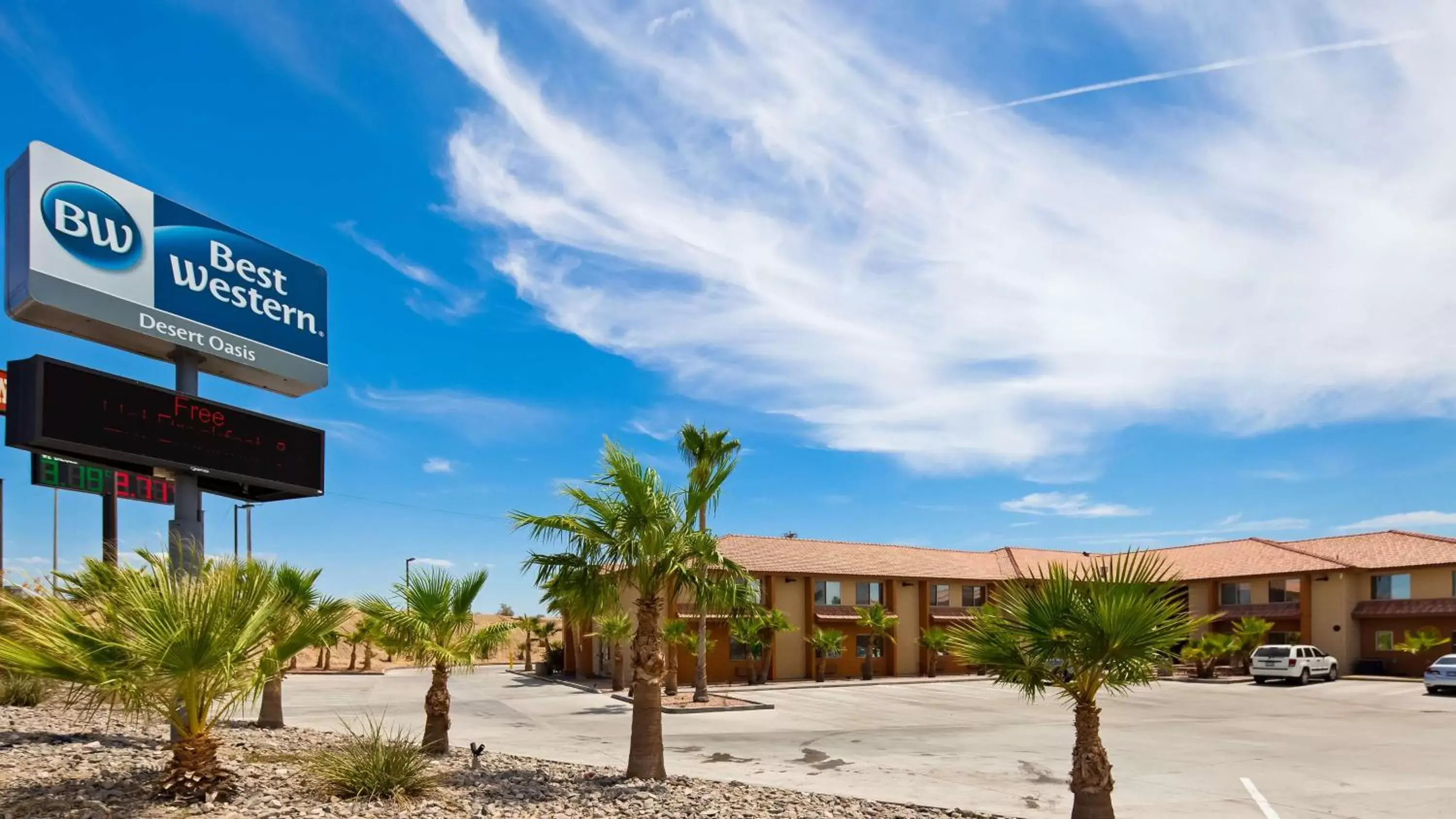 Property building in Best Western Desert Oasis Property building in Best Western Desert Oasis