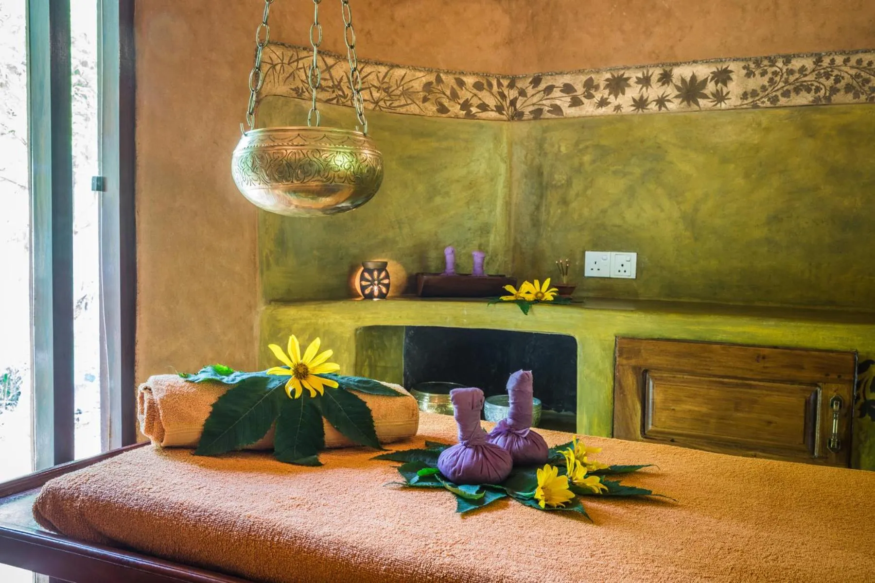 Hot Tub, Bed in Yasmin Hill Longevity Oasis