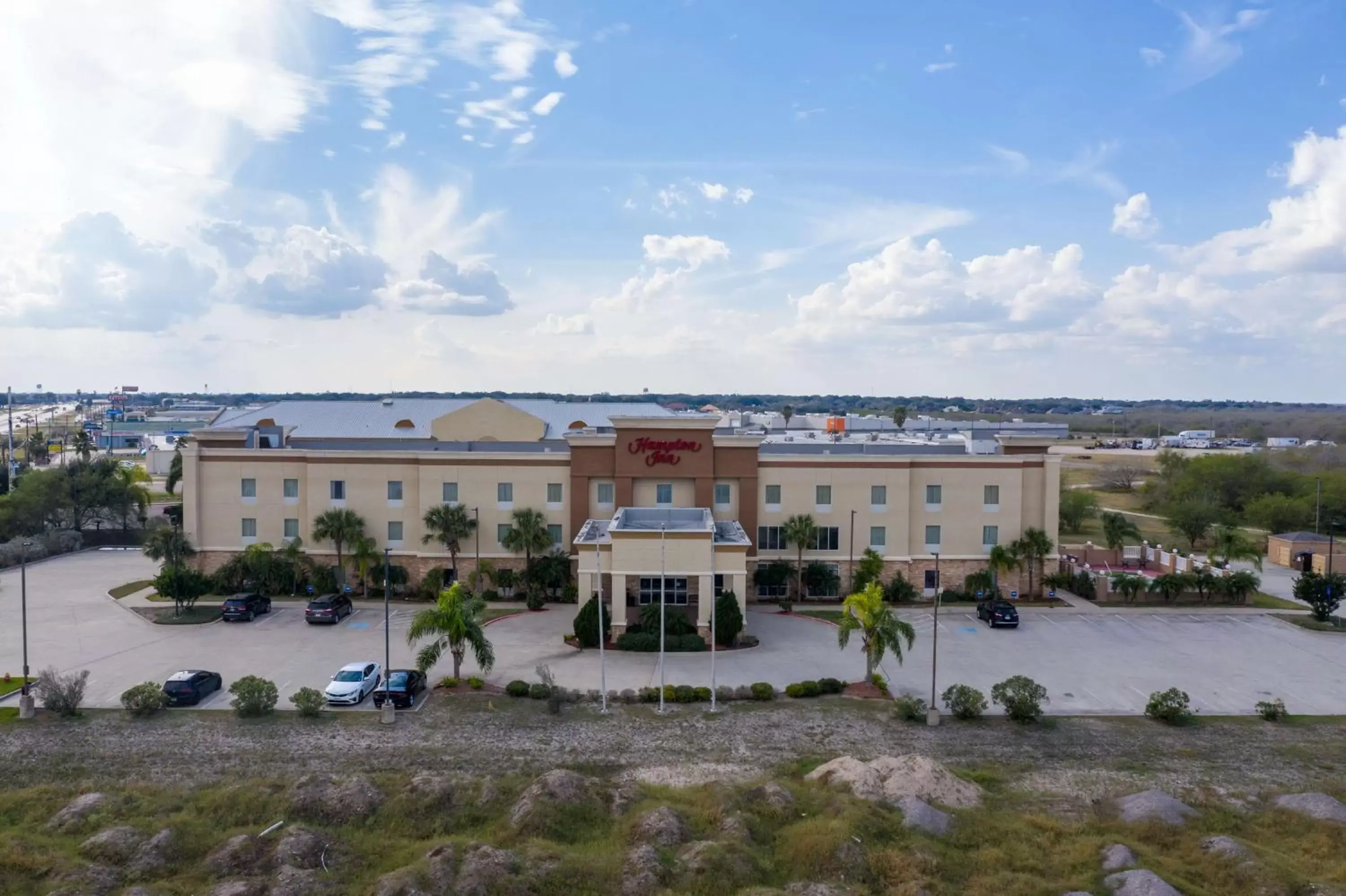 Property building in Hampton Inn Alice Property building in Hampton Inn Alice