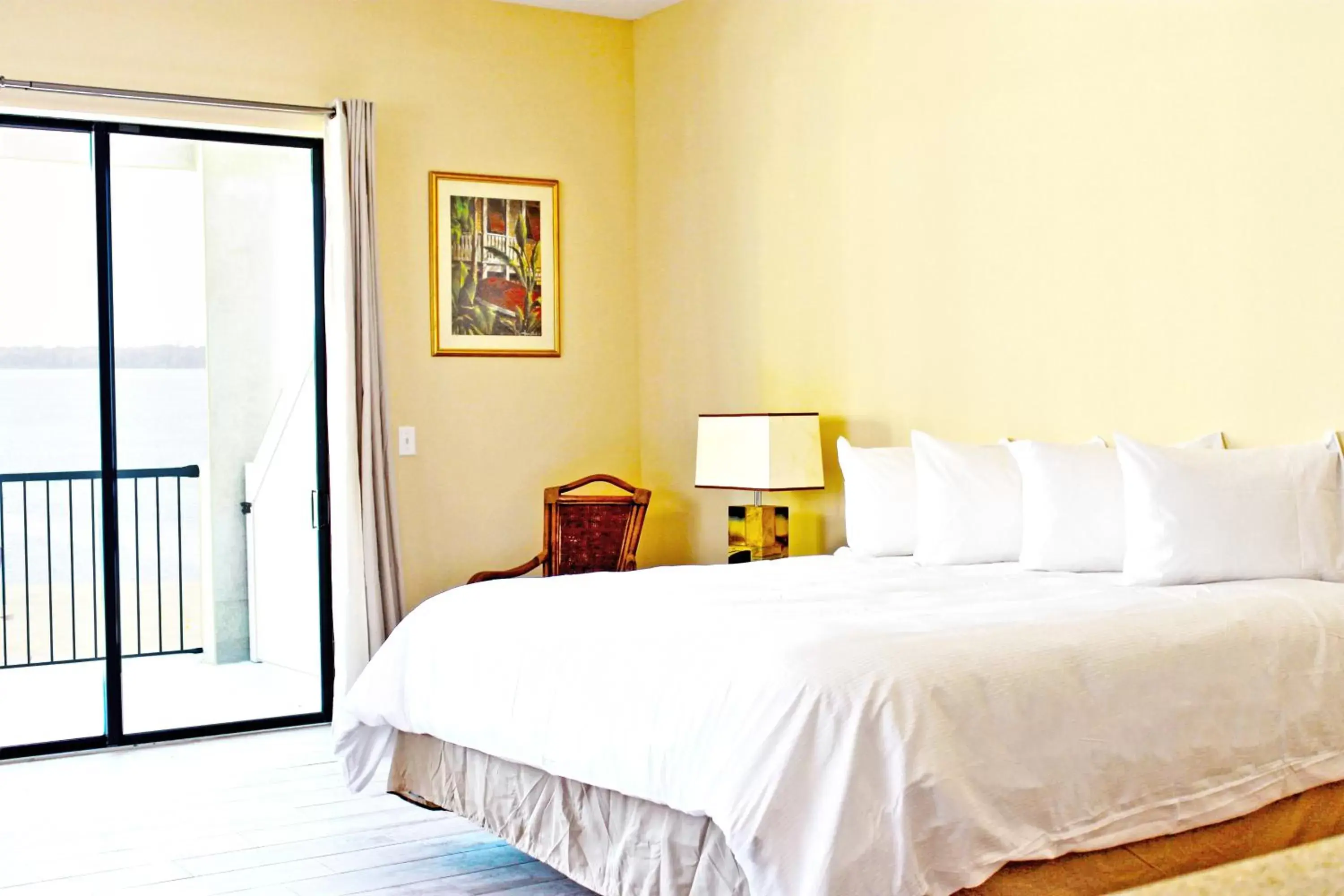 King Room with Balcony in Key West Resort - Lake Dora King Room with Balcony in Key West Resort - Lake Dora