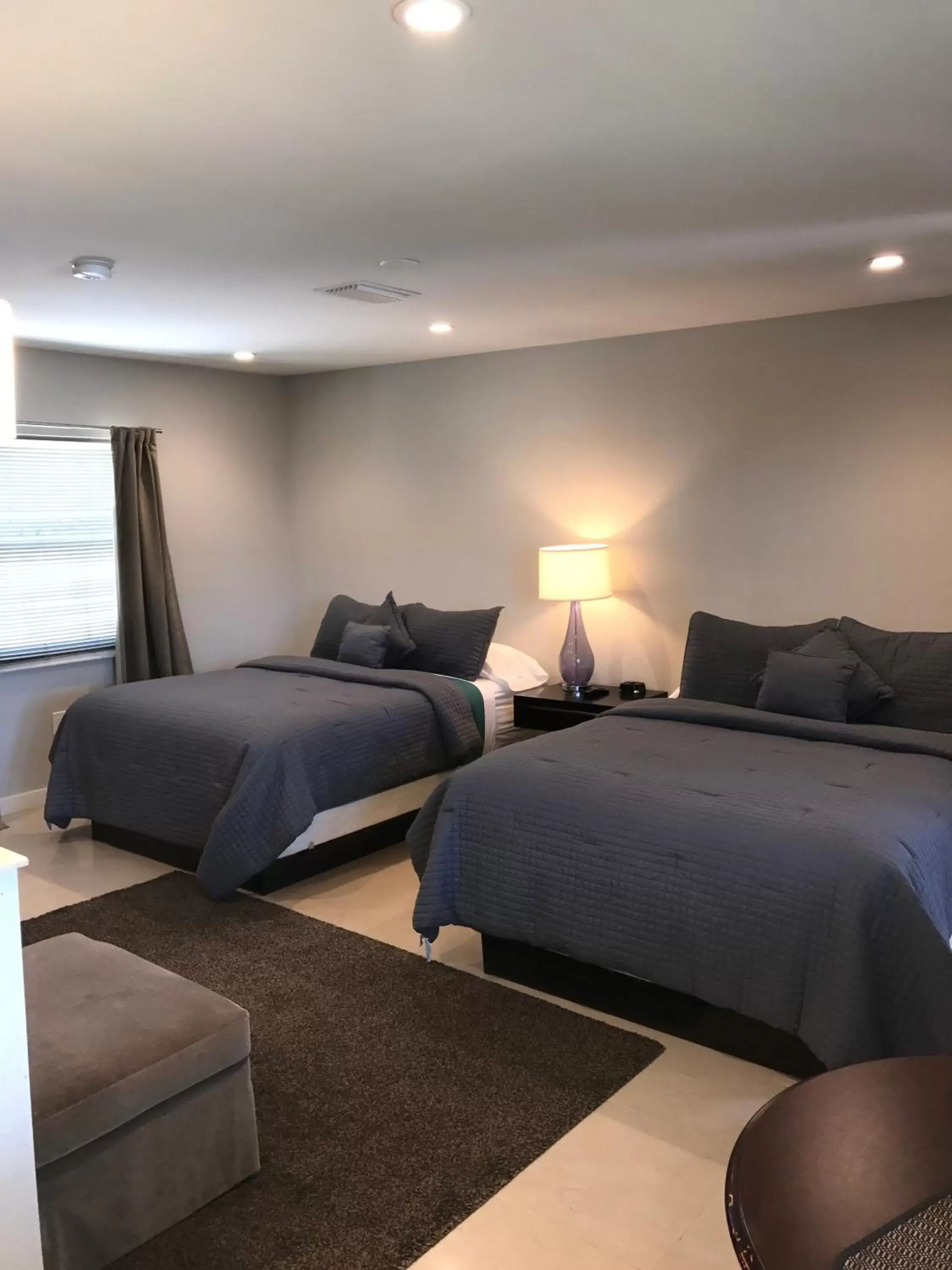 Bedroom in Captiva Beach Resort (open private beach access)