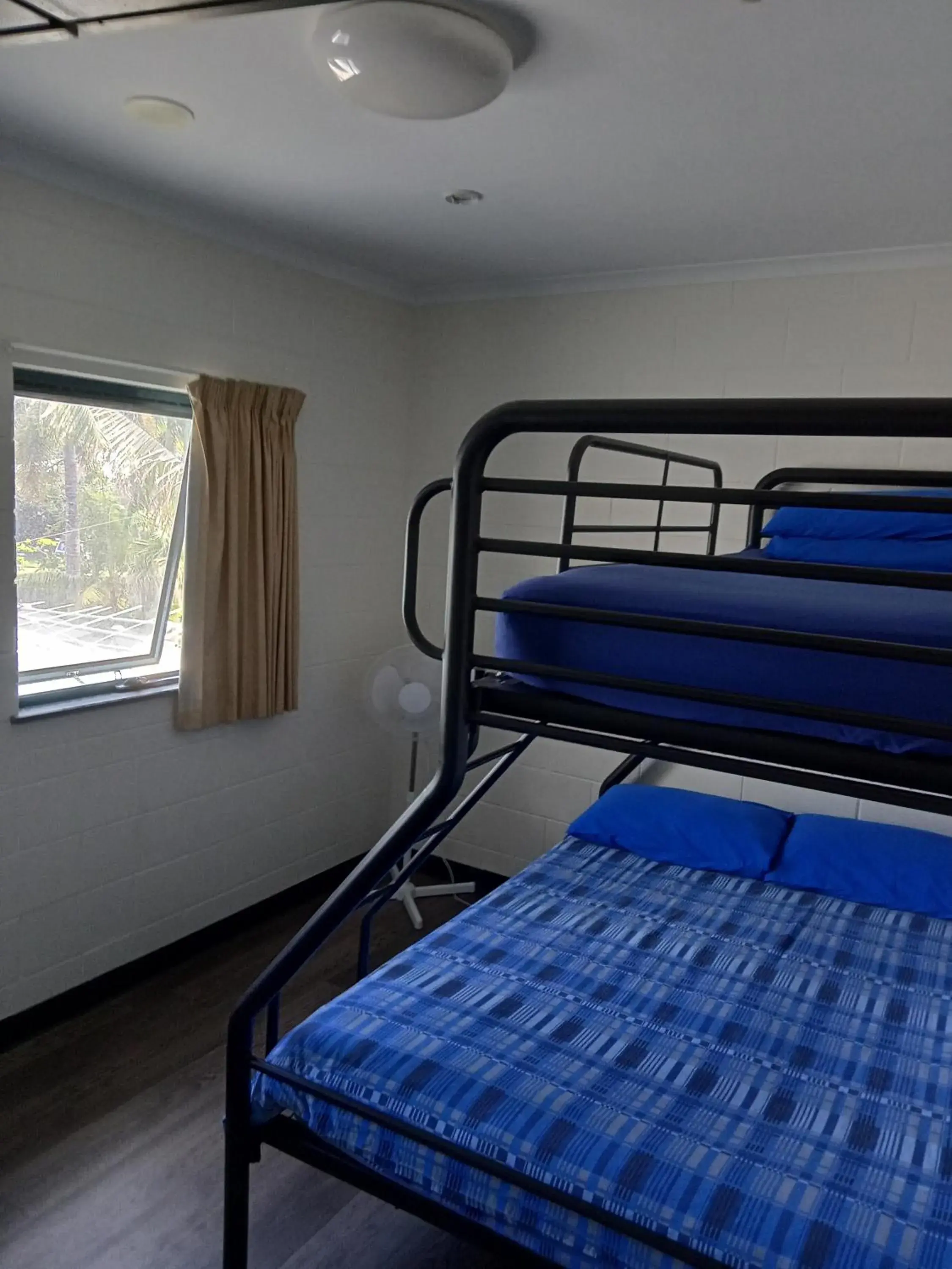 Bedroom, Bunk Bed in Summer House Backpackers Cairns