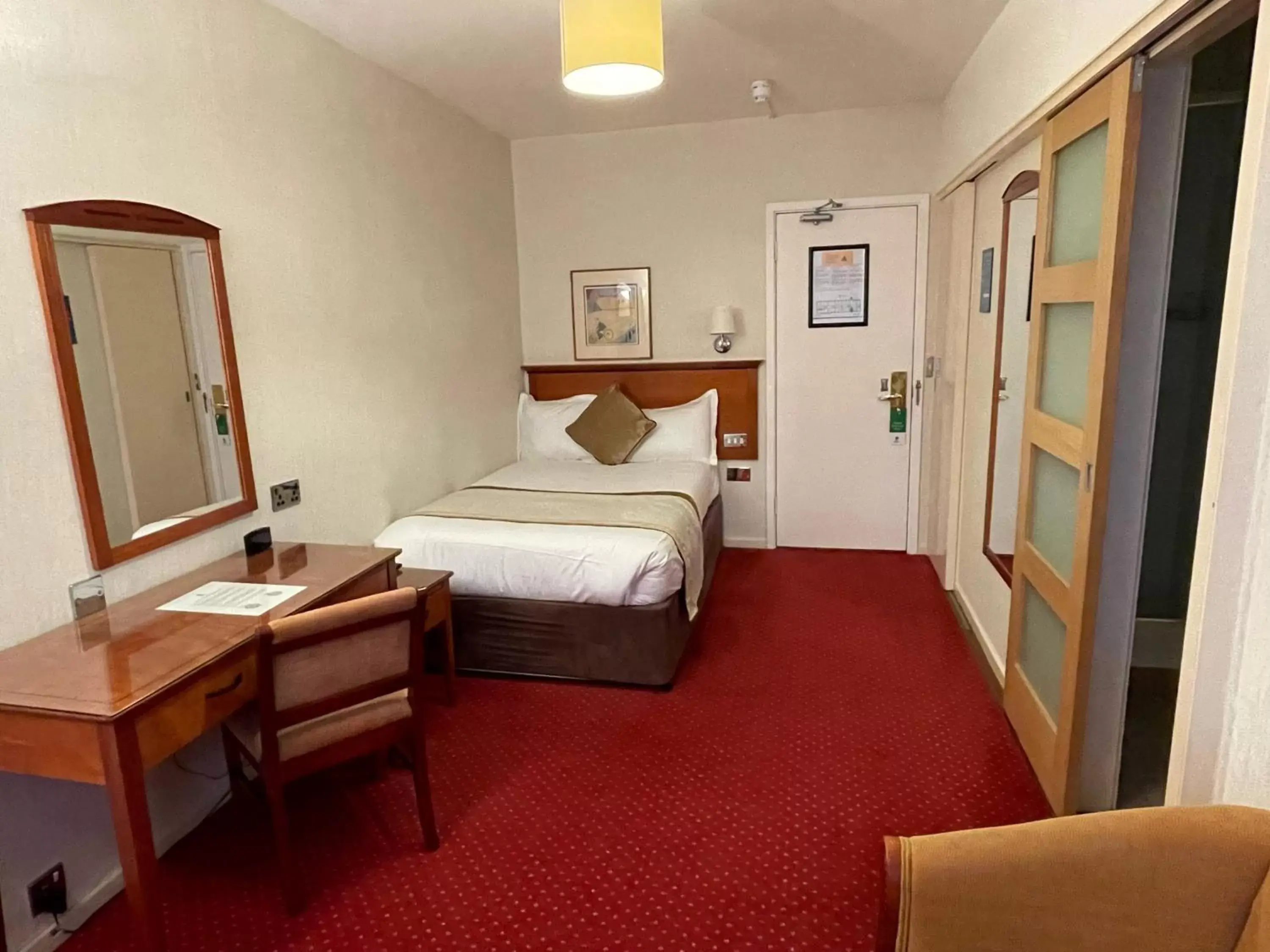 Bedroom, Bed in Best Western Homestead Court Hotel