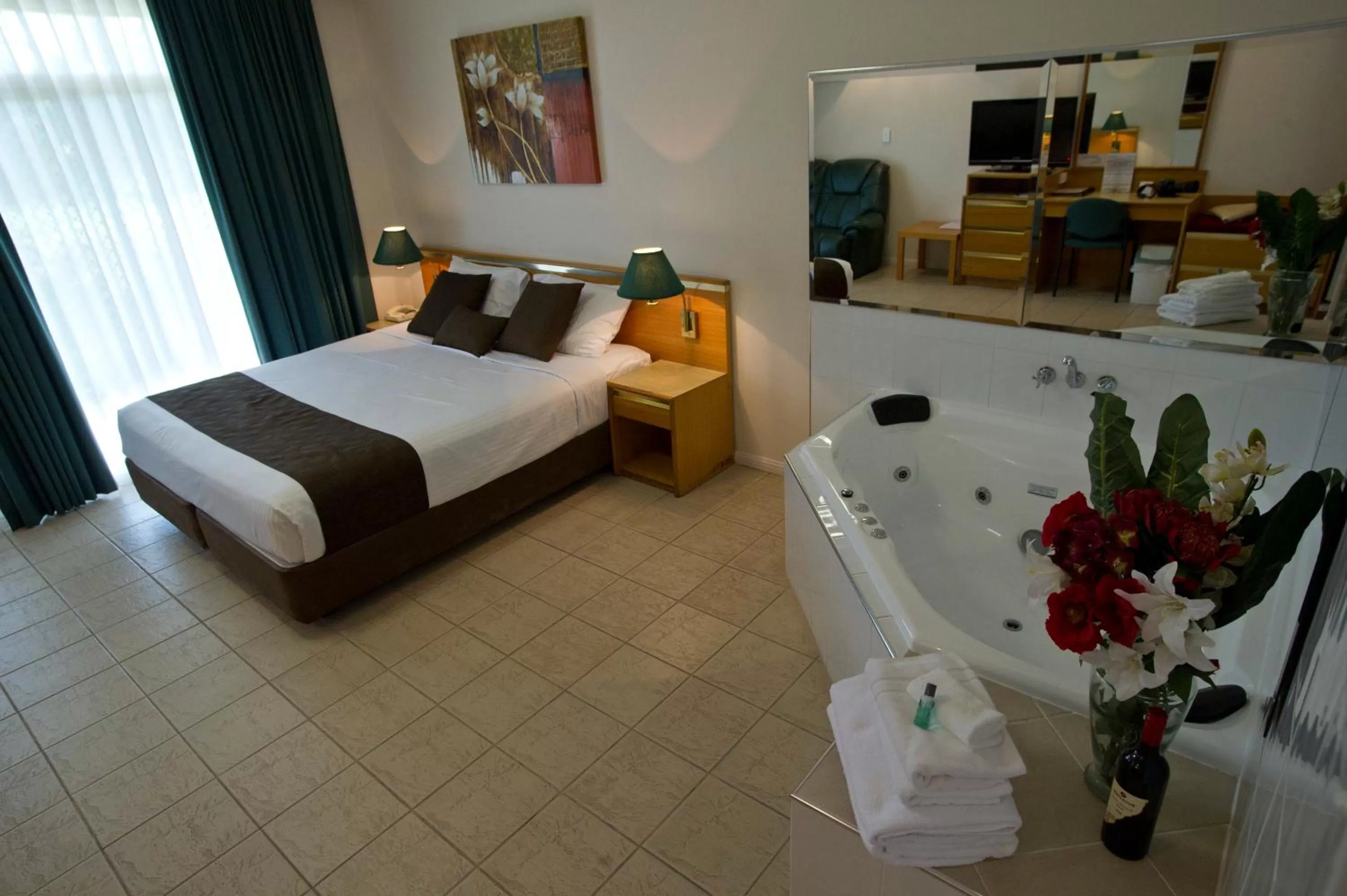 Photo of the whole room, Bed in Mid City Motor Inn Singleton