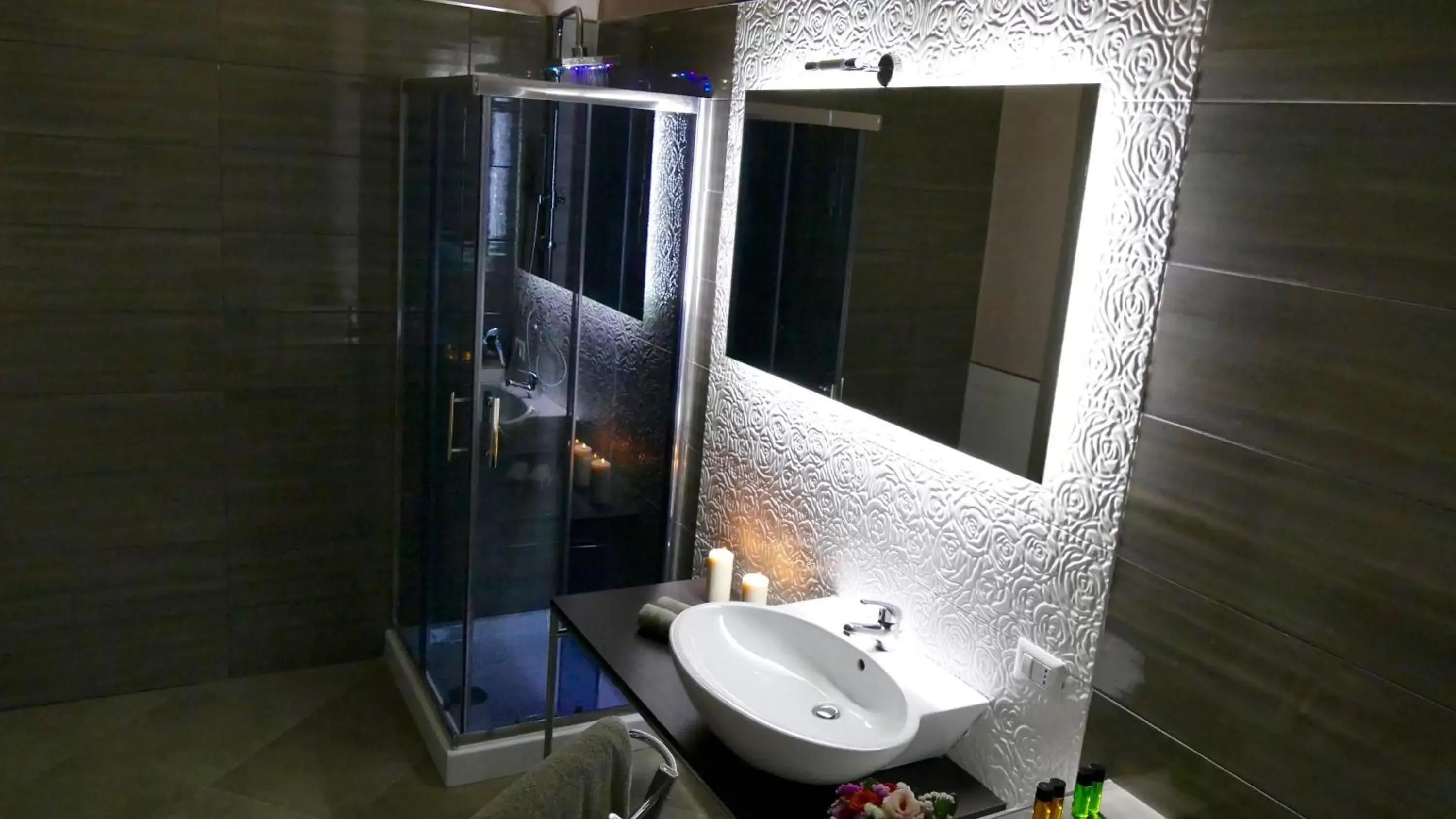 Bathroom in Cairoli Exclusive Rooms & Suite