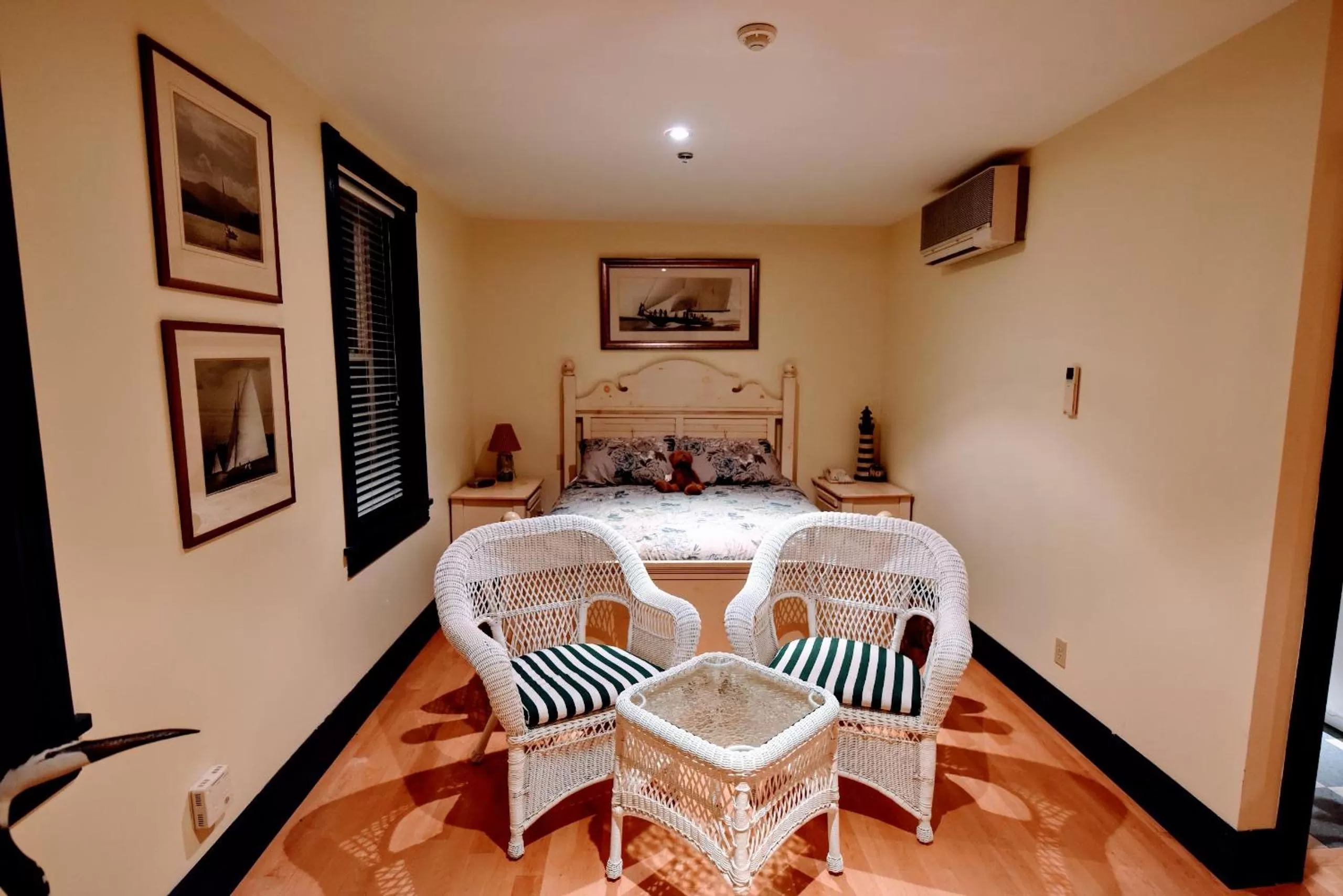 Photo of the whole room in Burleigh Falls Inn