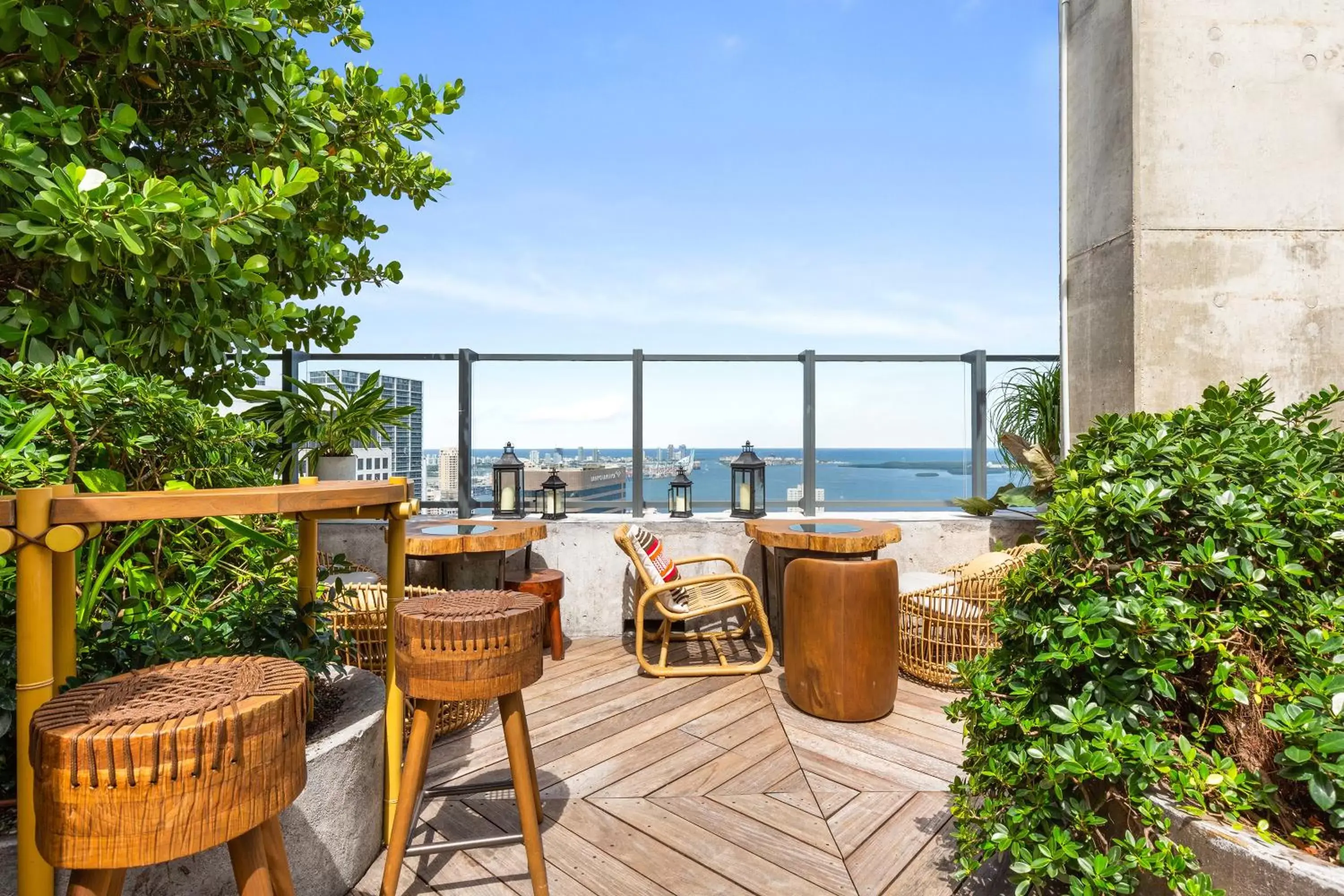 Lounge or bar in EAST Miami Lounge or bar in EAST Miami