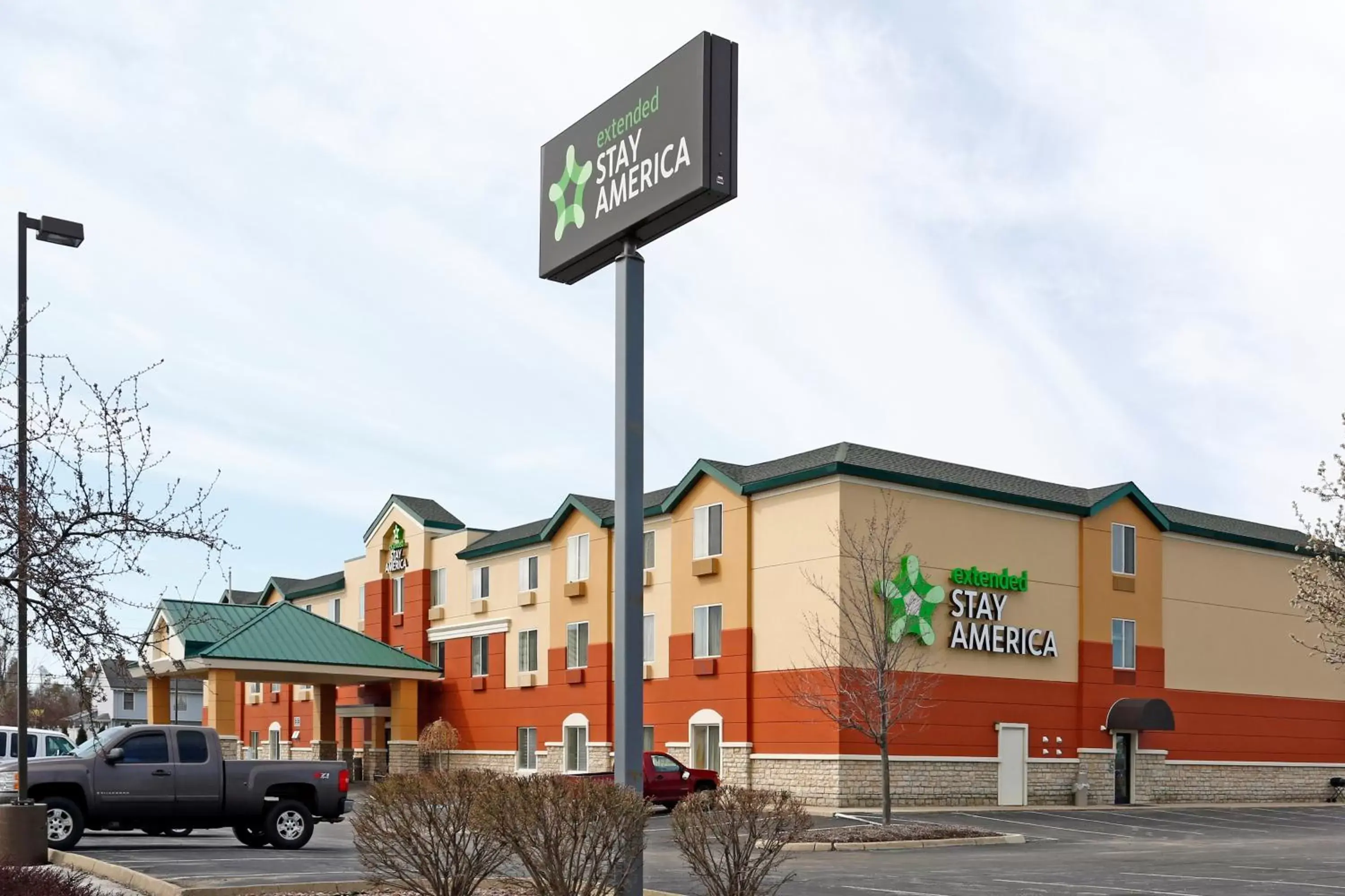 Property building in Extended Stay America Suites - Findlay - Tiffin Avenue