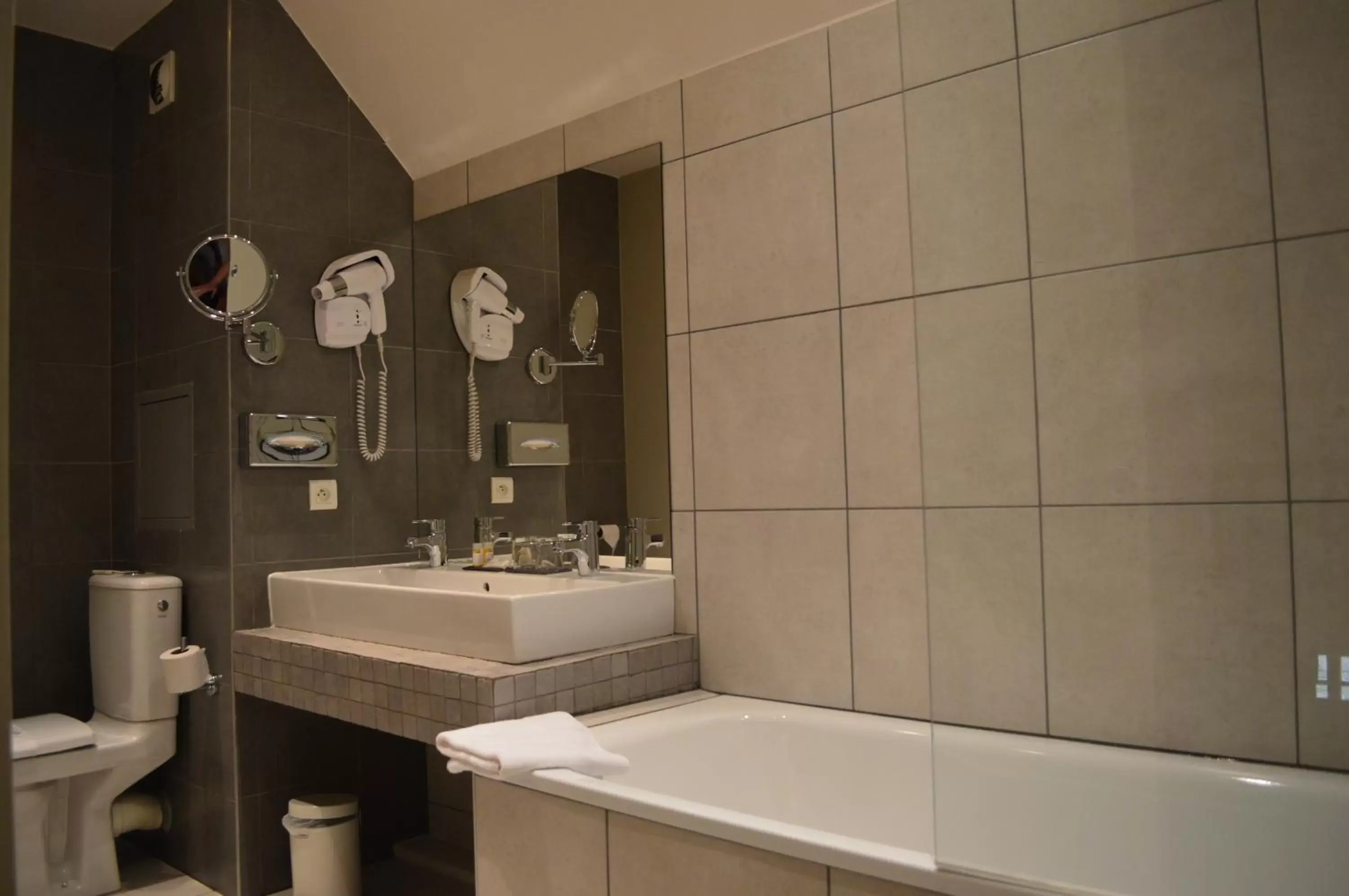 Bathroom in Hôtel Le Château Fort de Sedan