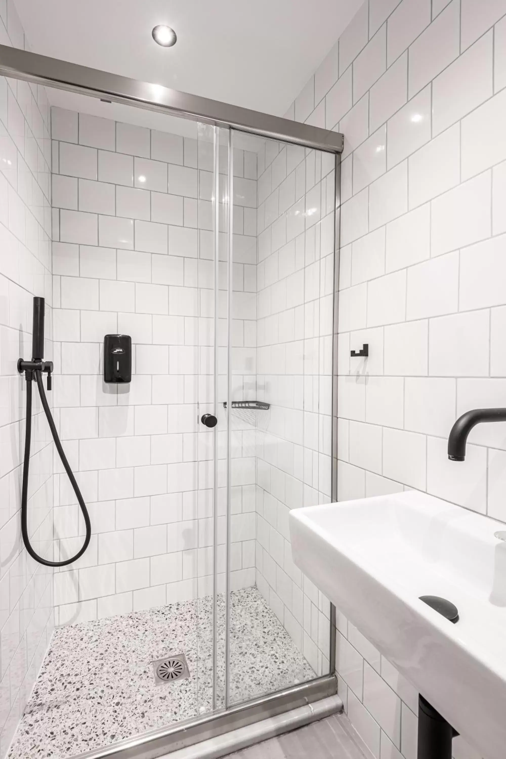Shower, Bathroom in Mosaikon