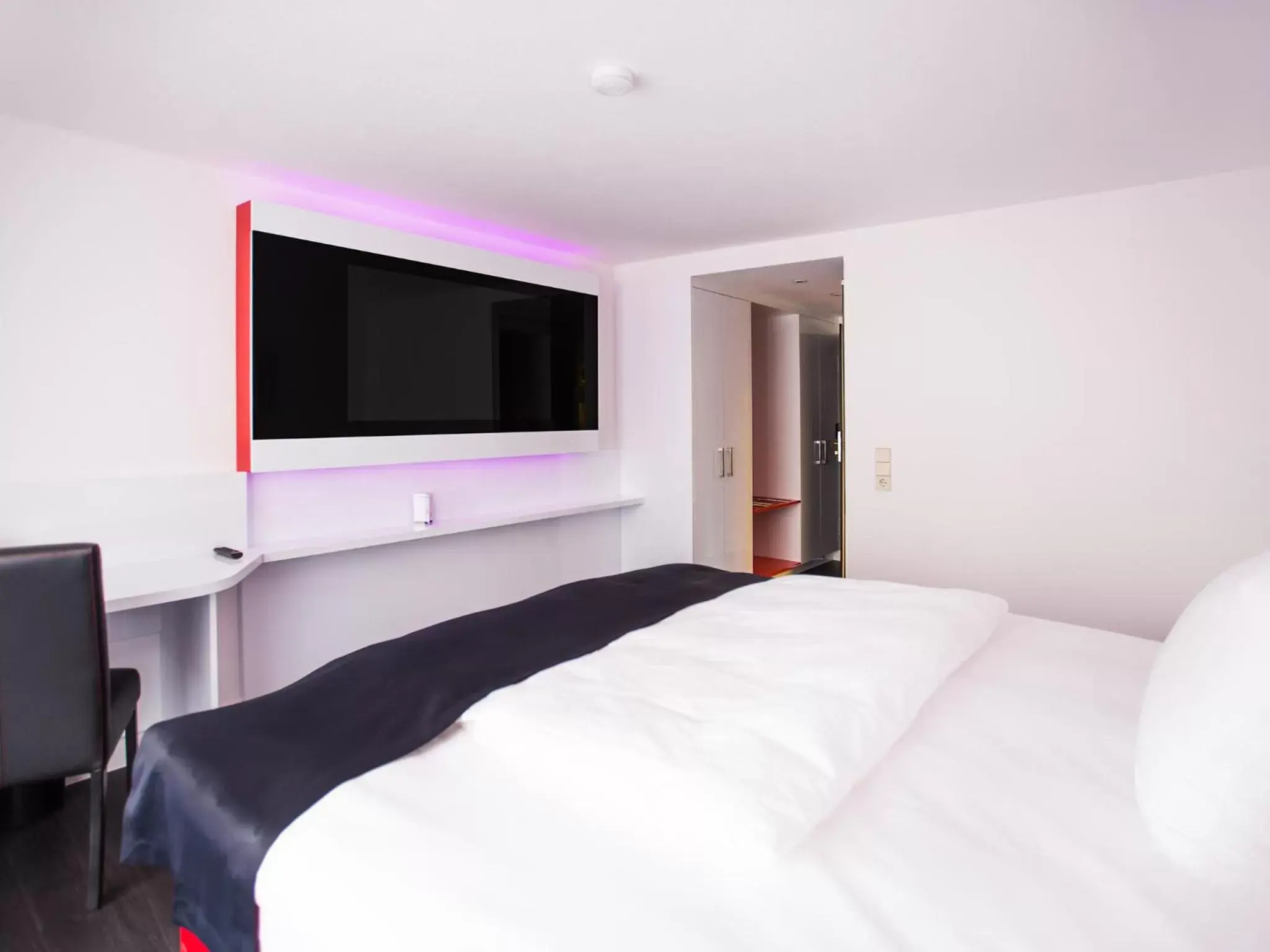 Photo of the whole room, Bed in DORMERO Hotel Villingen-Schwenningen
