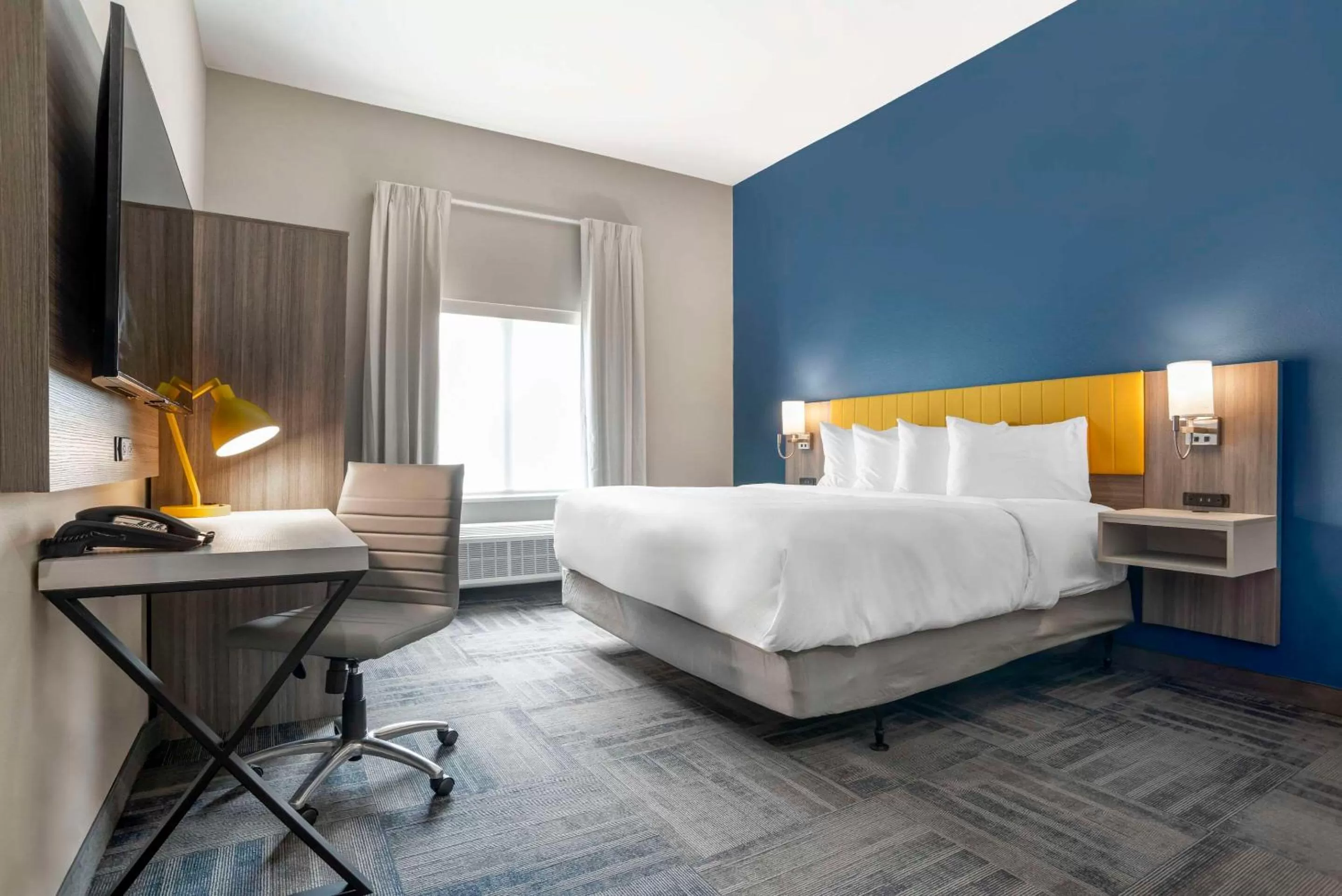 Bedroom, Bed in Comfort Inn & Suites Destin near Henderson Beach