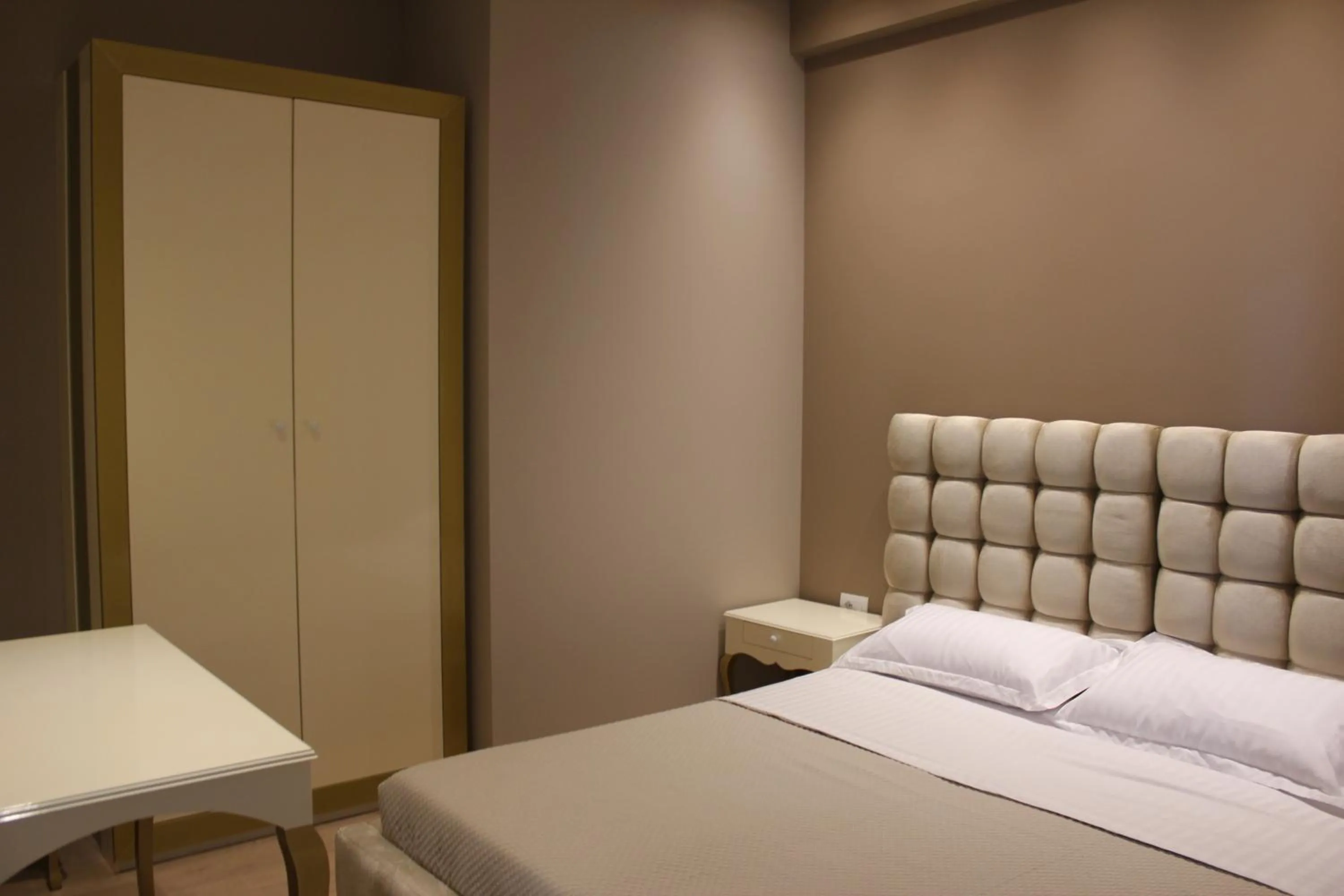 Decorative detail, Bed in Hotel Rezidenca Desaret