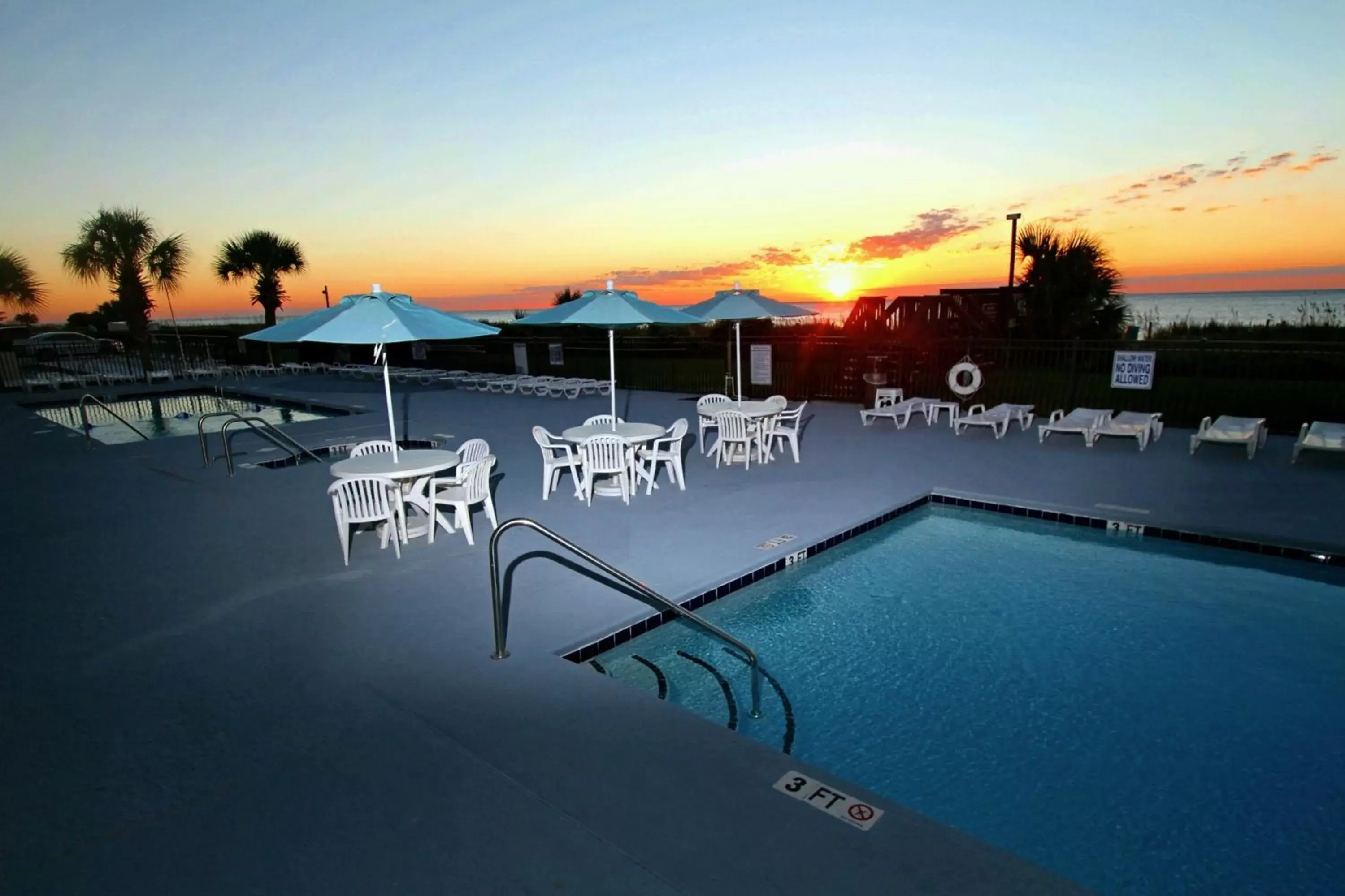 Swimming Pool in Tropical Seas Hotel