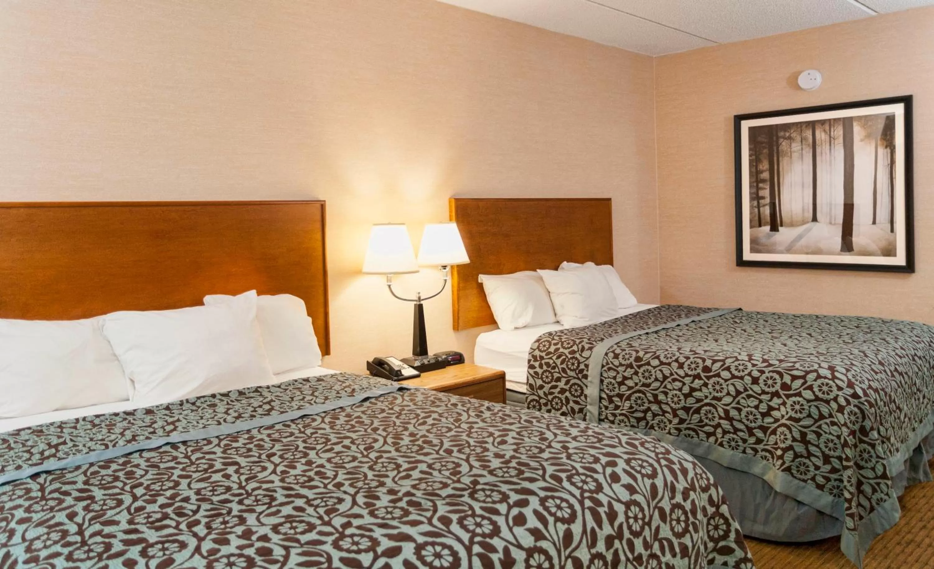 Queen Room with Two Queen Beds - Non-Smoking in Days Inn by Wyndham Duluth Lakewalk