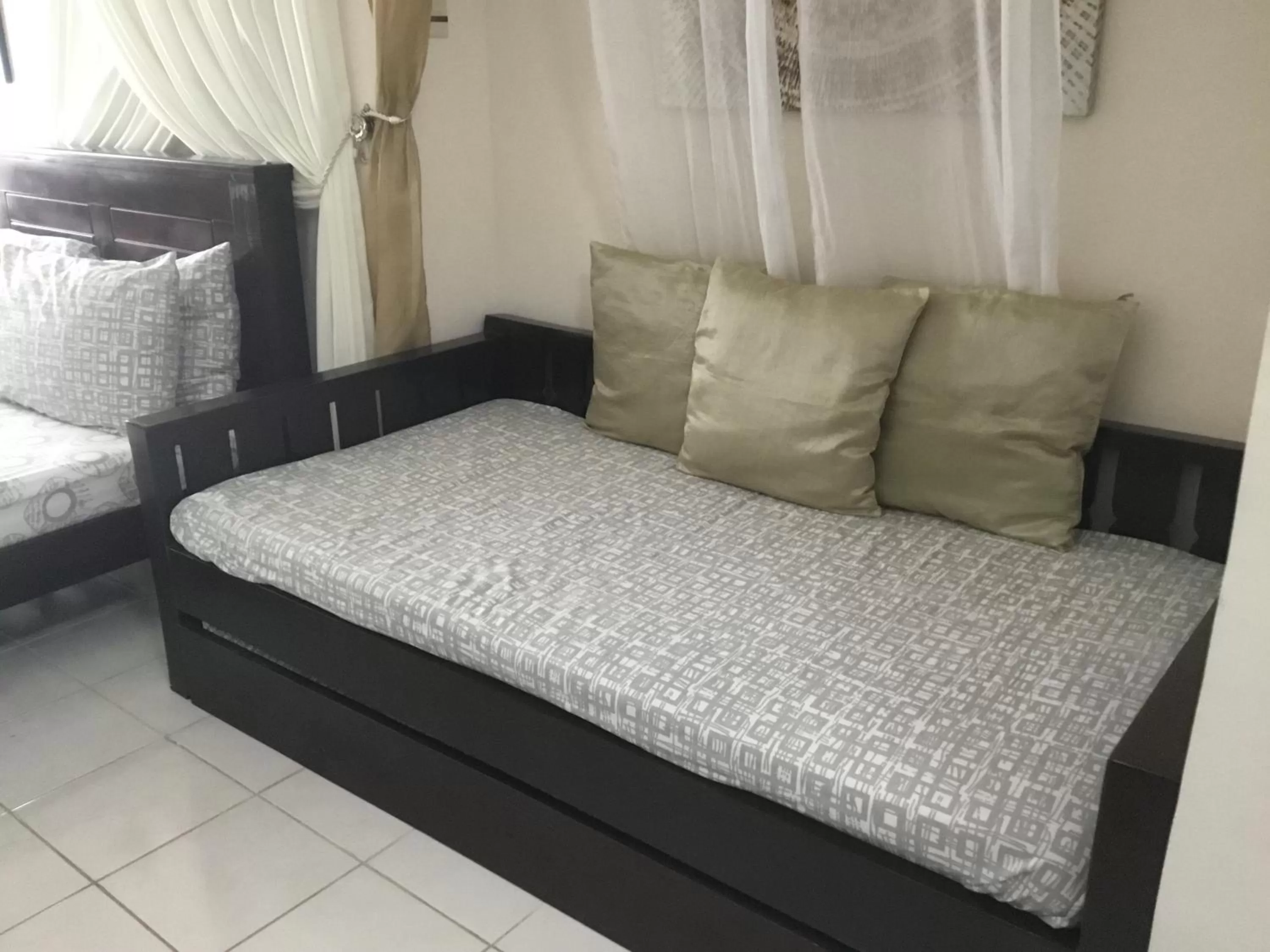 Bed in Condo with Free Swimming Pool & Viewing Deck
