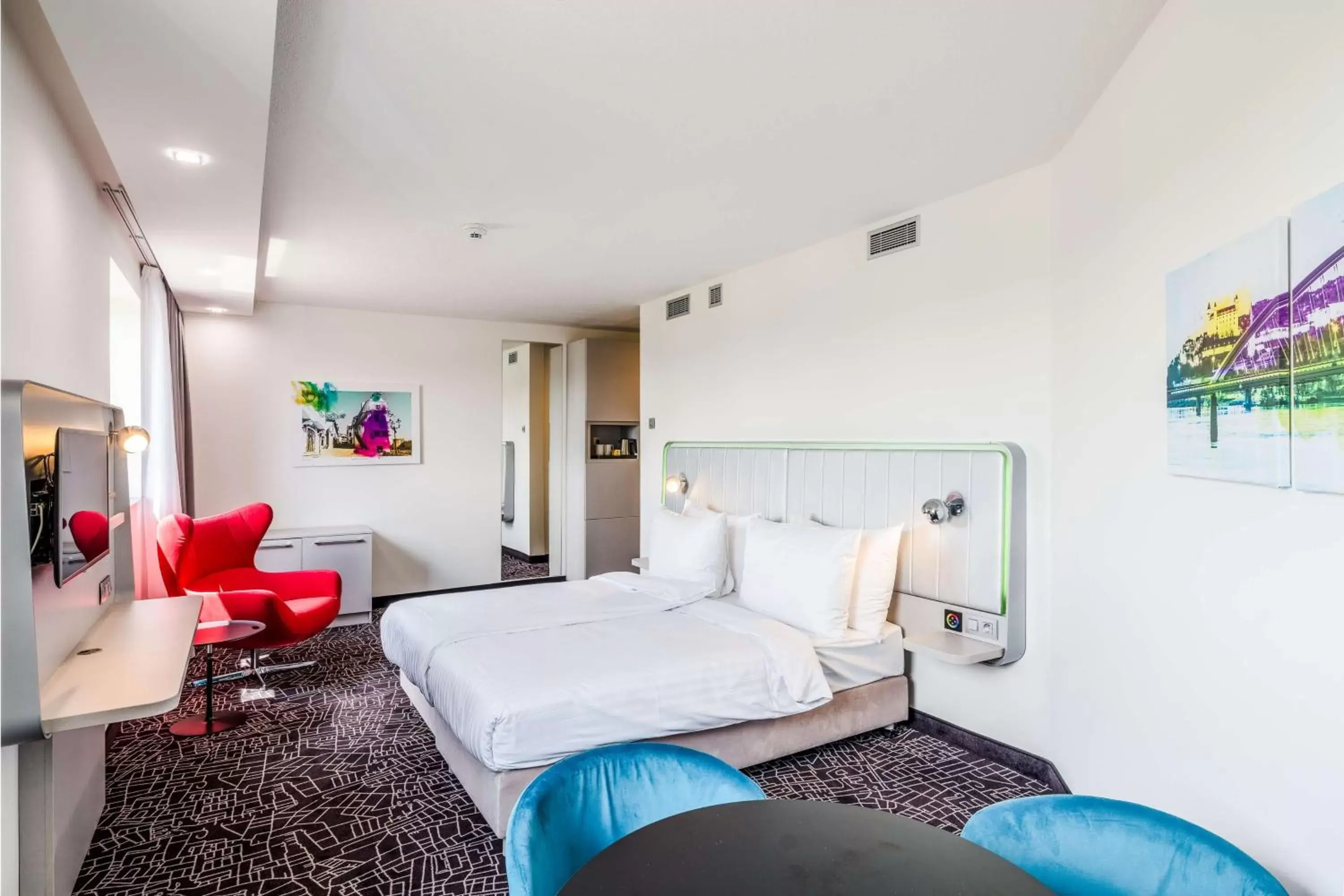 Photo of the whole room, Bed in Park Inn by Radisson Danube Bratislava Photo of the whole room, Bed in Park Inn by Radisson Danube Bratislava